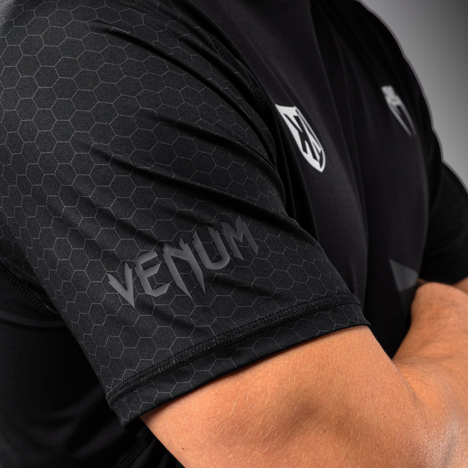FK x Venum Hexagone MMA T-shirt - Black/Gold - Image 5