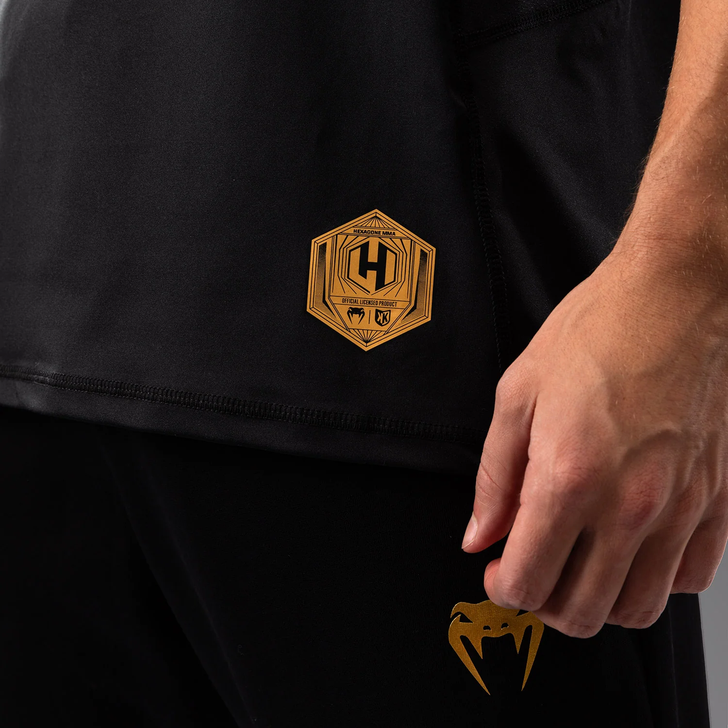 FK x Venum Hexagone MMA T-shirt - Black/Gold - Image 7