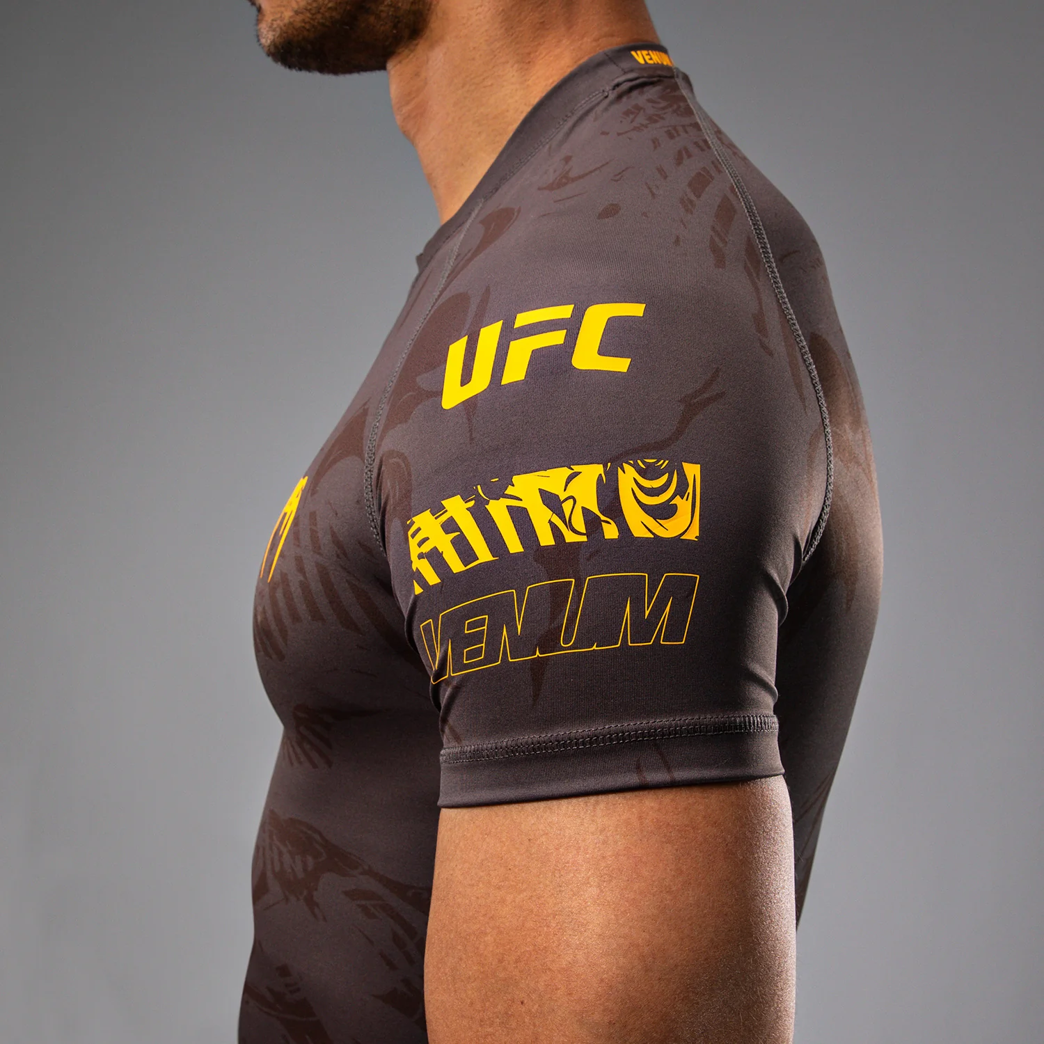 UFC Fusion by Venum Fight Week Men’s Performance Short Sleeve Rashguard - Earthen Brown - Image 6
