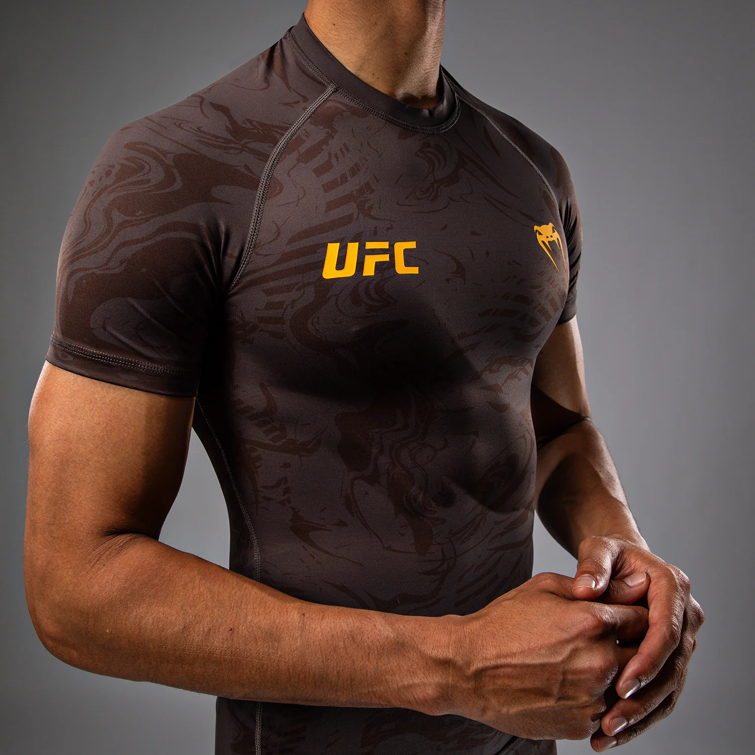 UFC Fusion by Venum Fight Week Men’s Performance Short Sleeve Rashguard - Earthen Brown - Image 7