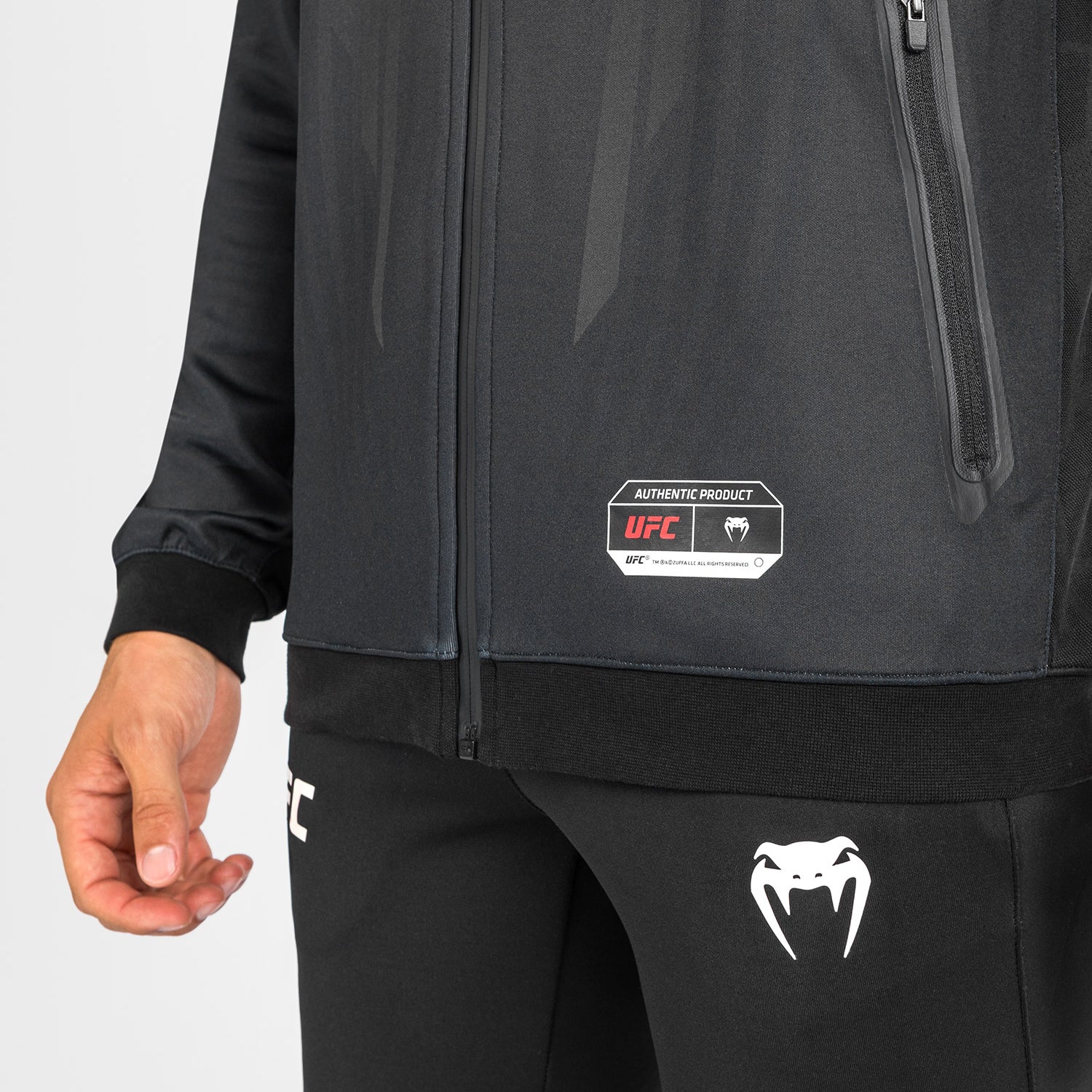 UFC Venum Authentic Fight Night 2.0 Kit by Venum Men's Walkout Hoodie - Black - Image 7