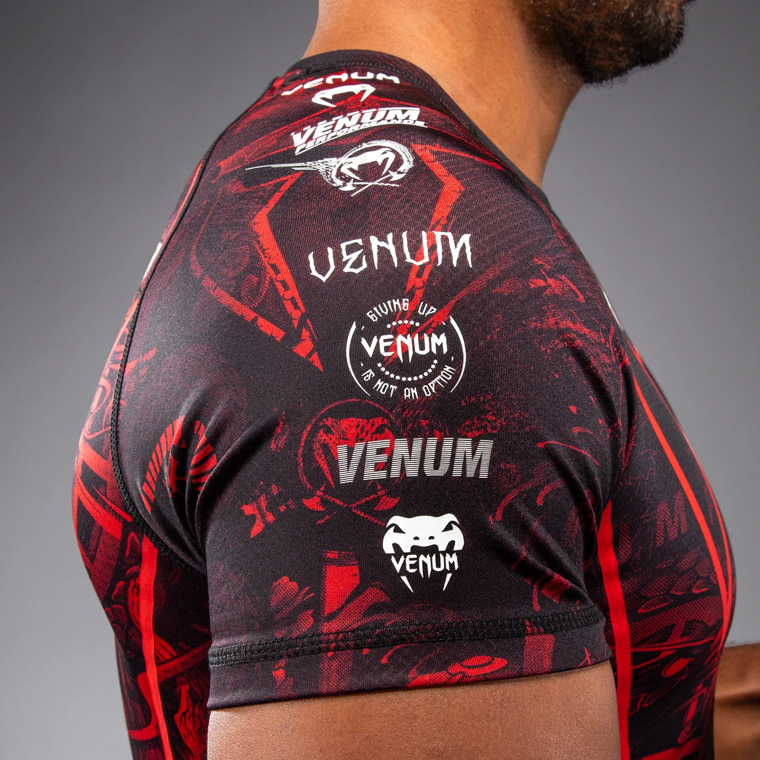 Venum 20th Anniversary Short Sleeve Rashguard - Black/Red - Image 5