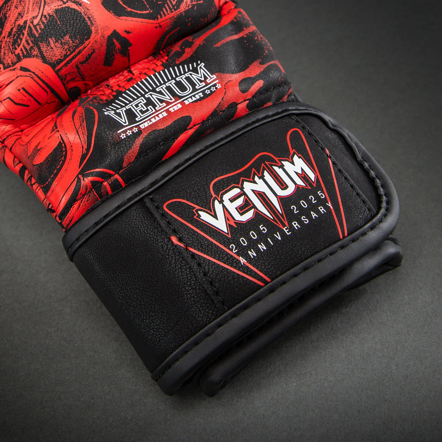 Venum 20th Anniversary Sparring Gloves - Black/Red - Image 6