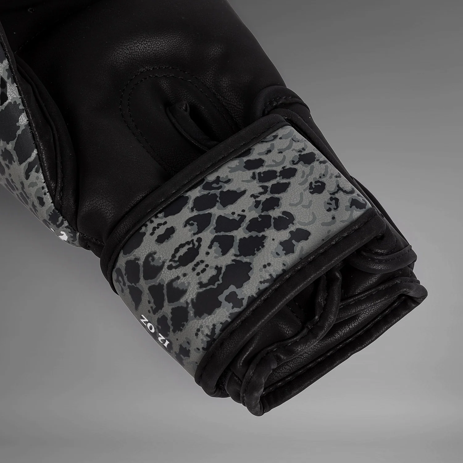 Venum Amazonia Boxing Gloves - Dark grey - Image 5