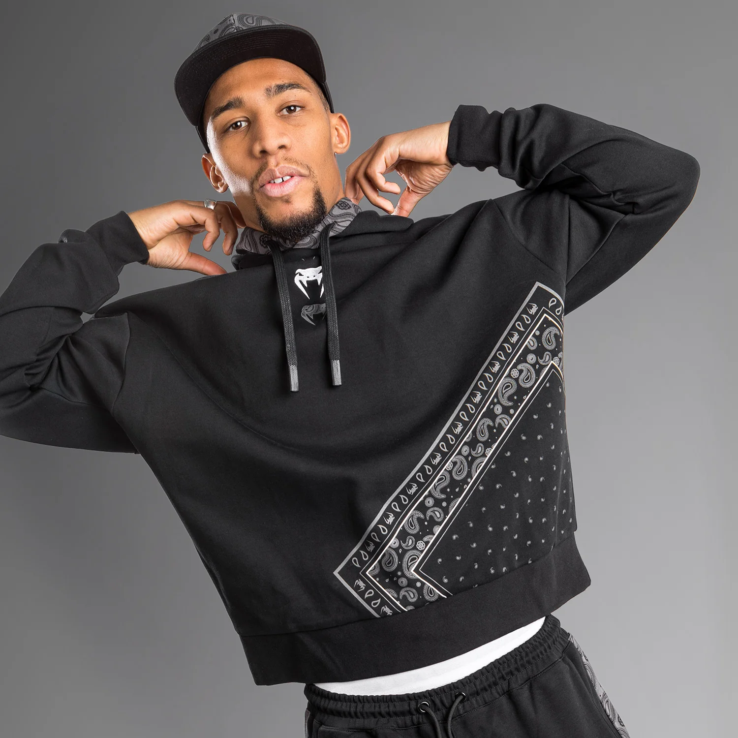 Venum Cali 34 XL Hoody - Oversize- Black - Image 3