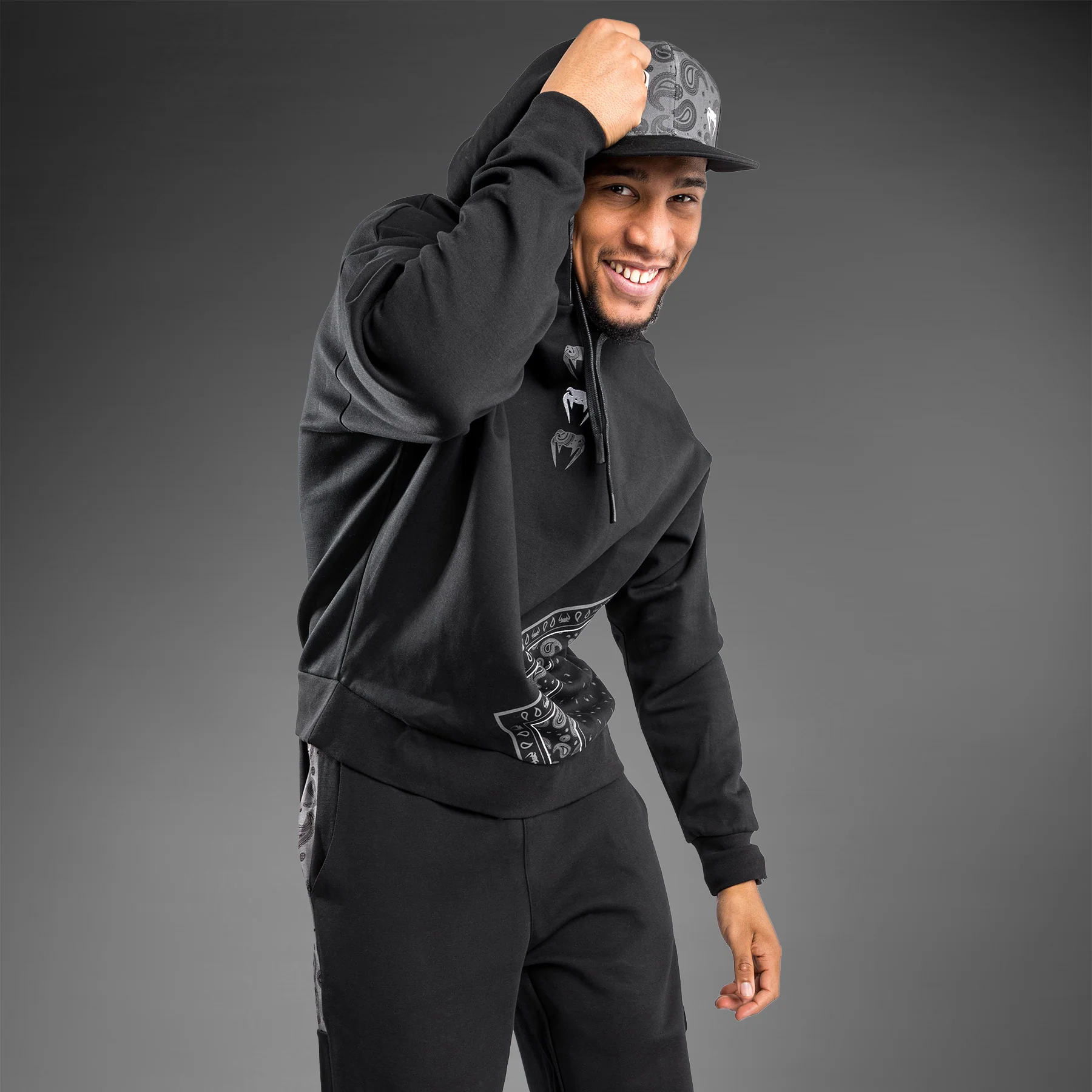 Venum Cali 34 XL Hoody - Oversize- Black - Image 4