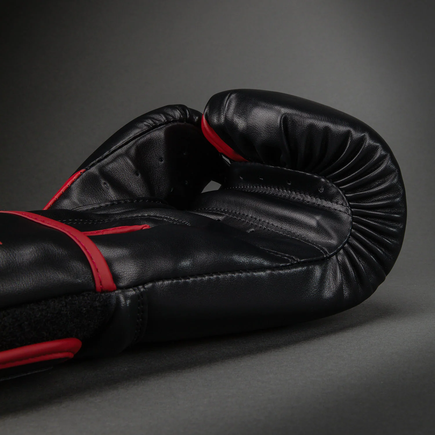 Venum Challenger 2.5 Boxing Gloves – Black/Red - Image 3