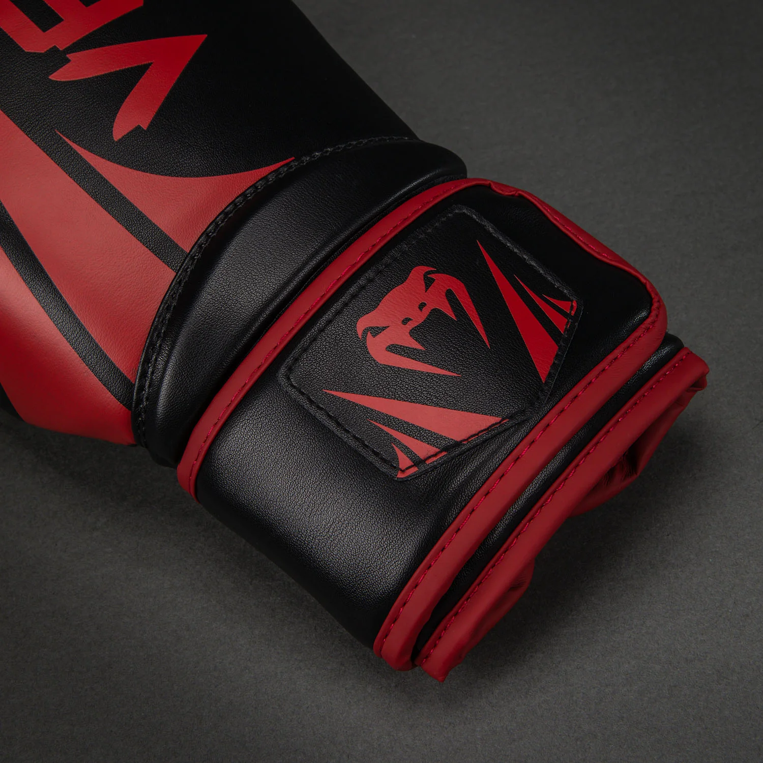 Venum Challenger 2.5 Boxing Gloves – Black/Red - Image 4