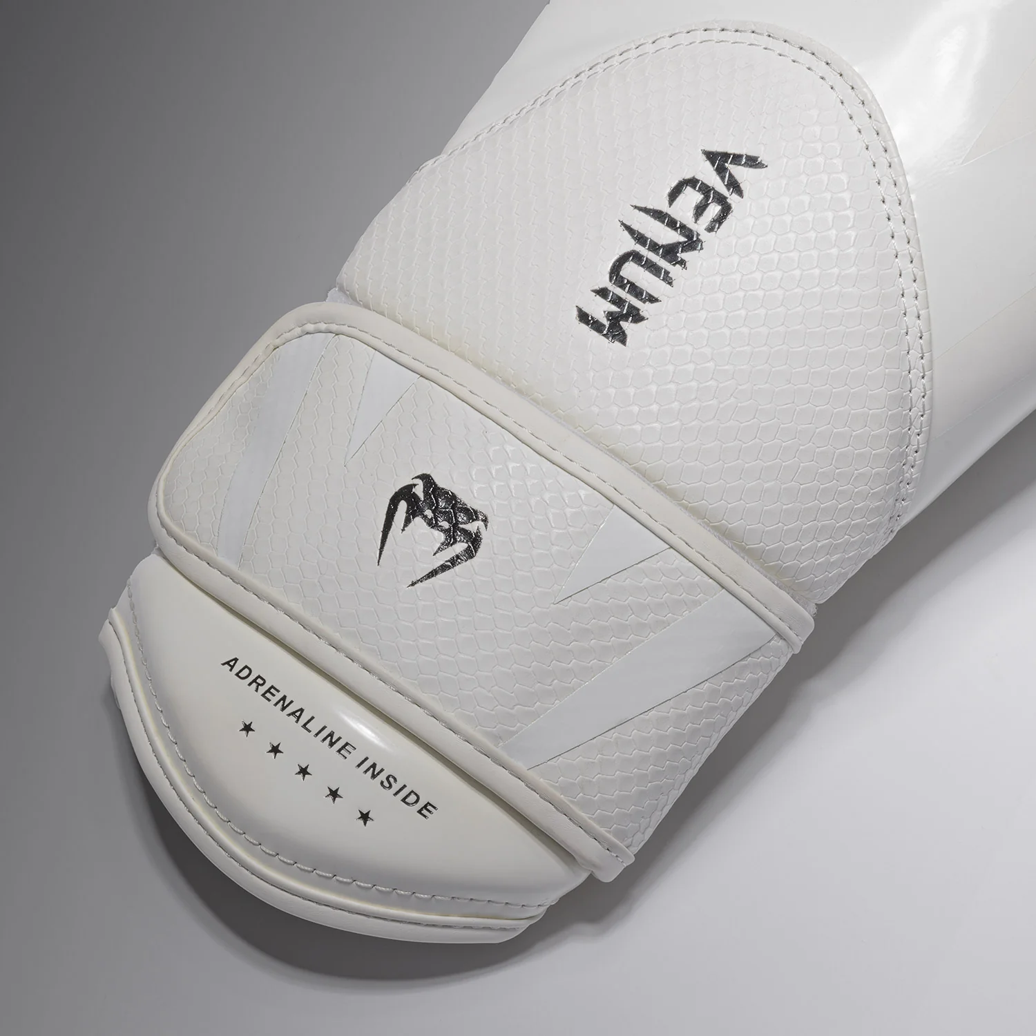 Venum Challenger 4.0 Scales Boxing Gloves - Ivory - Image 4