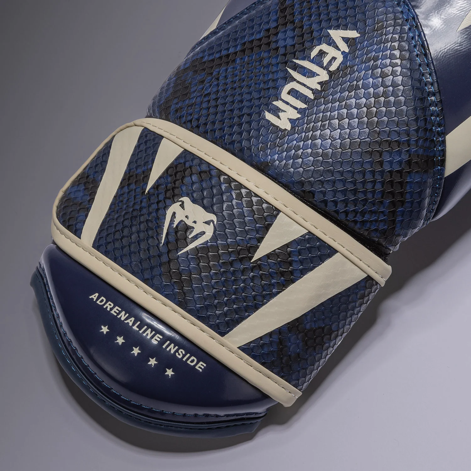 Venum Challenger 4.0 Scales Boxing Gloves - Midnight Blue - Image 4