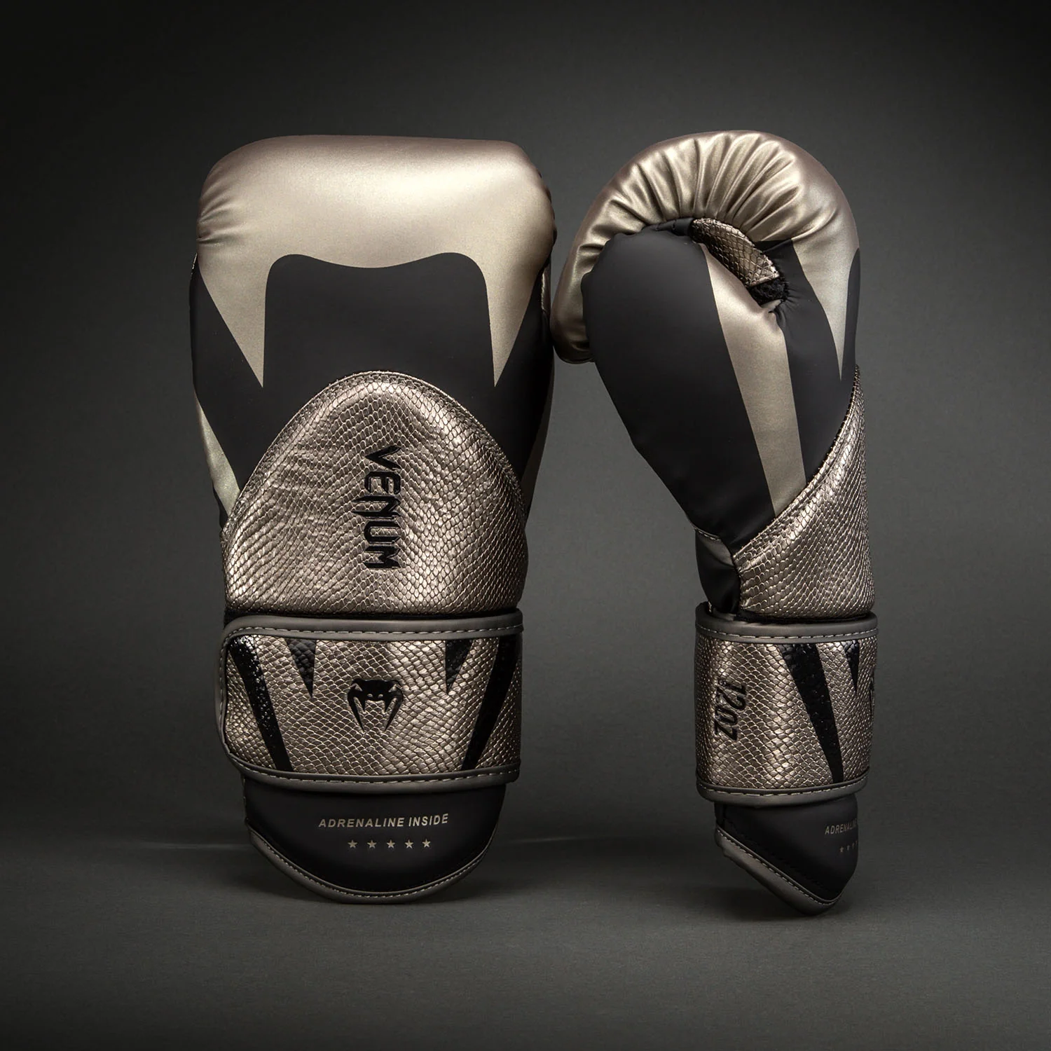 Venum Challenger 4.0 Scales Boxing Gloves -Silver/Black - Image 2