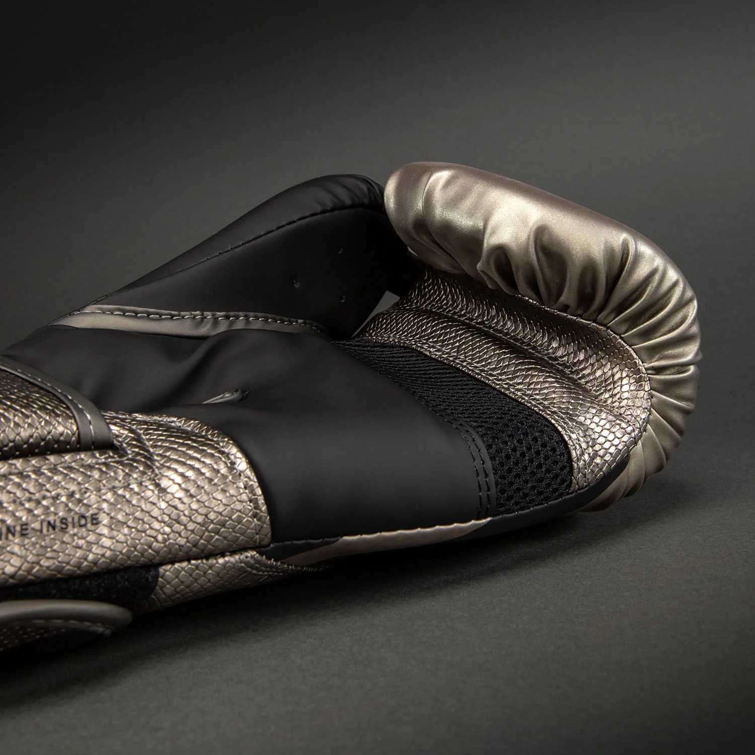 Venum Challenger 4.0 Scales Boxing Gloves -Silver/Black - Image 5