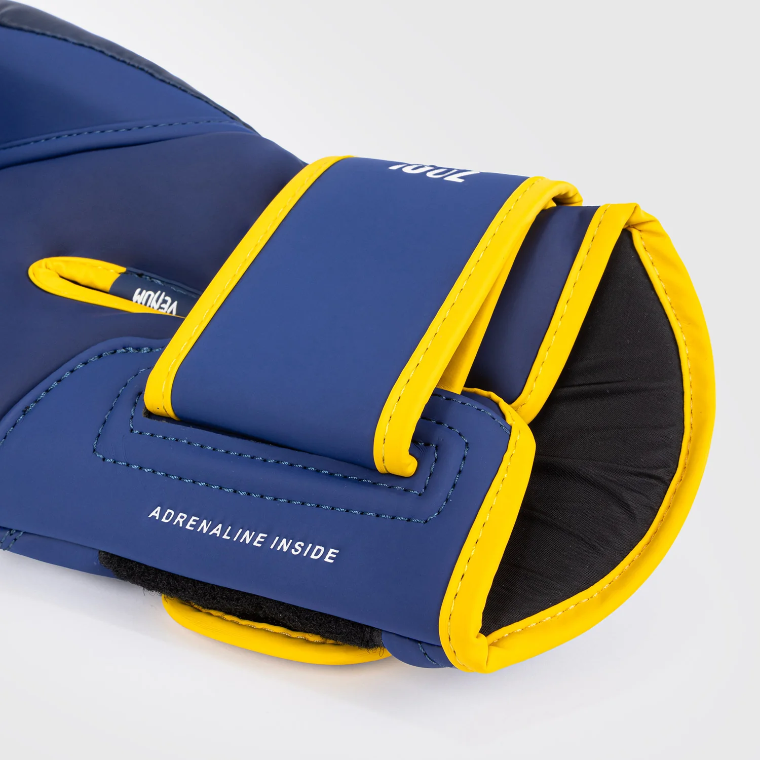 Venum Challenger 4.0 Boxing Gloves - Sport 05 - Image 4