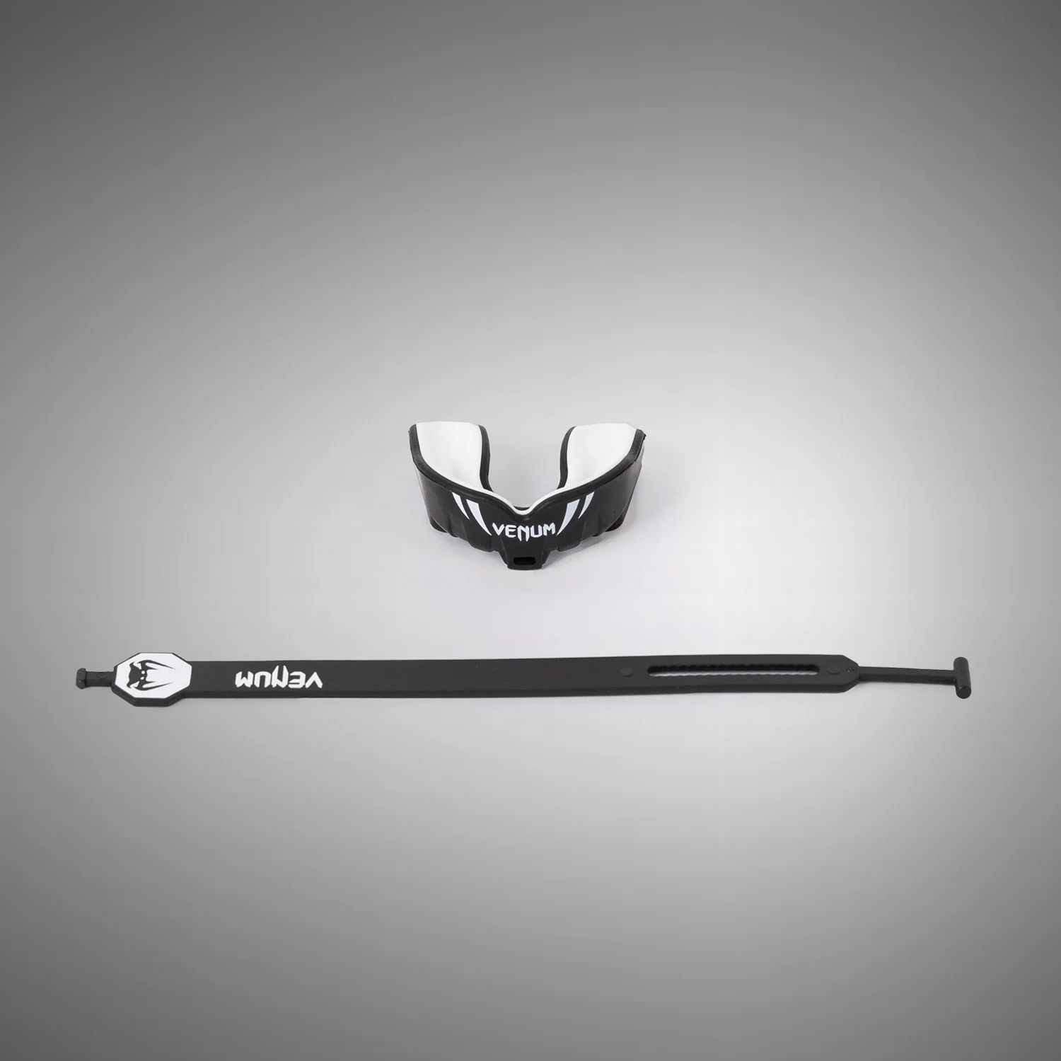 Venum Challenger Kids Mouthguard Strap/Strapless - Black/White - Image 2