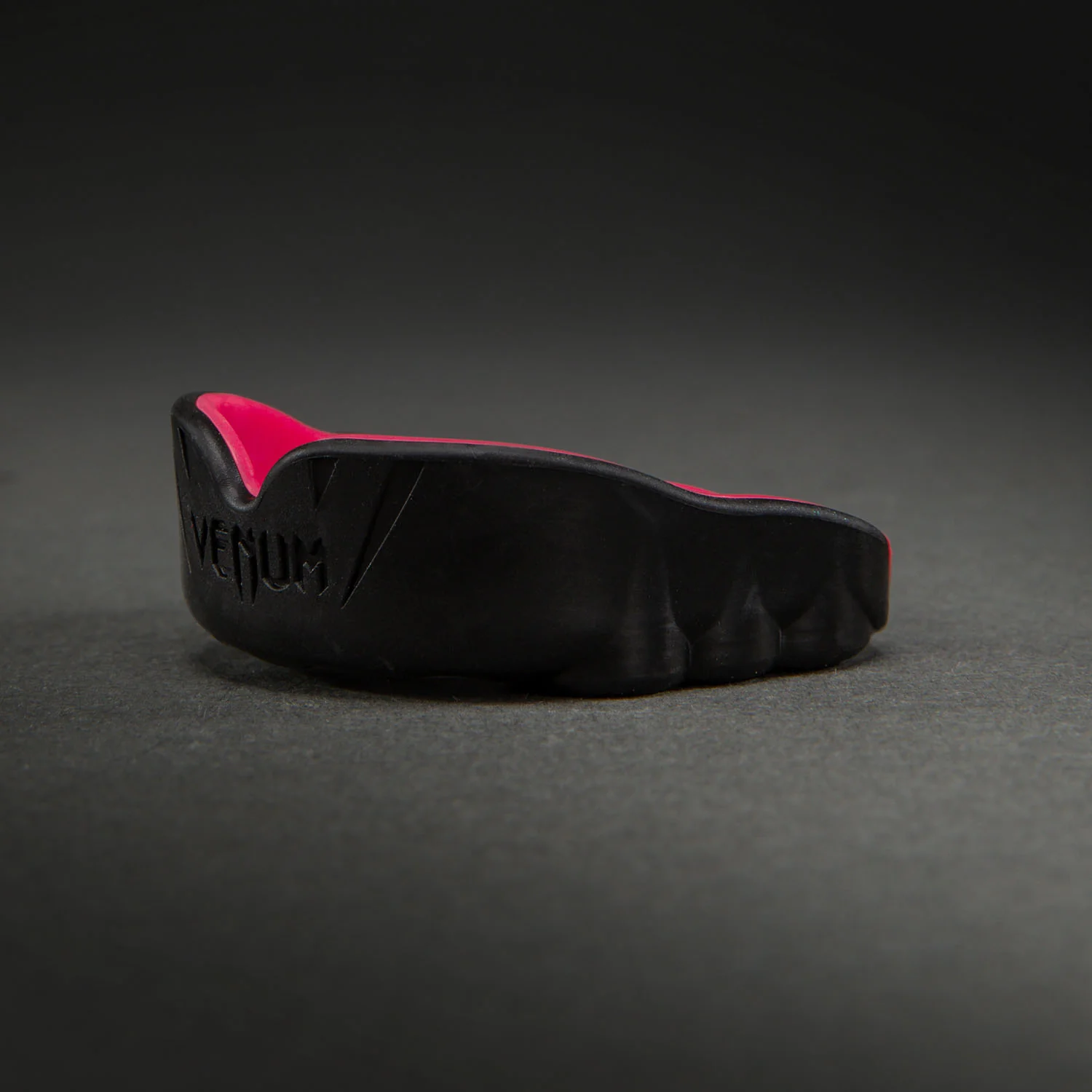 Venum Challenger Mouthguard - Black/Raspberry - Image 3
