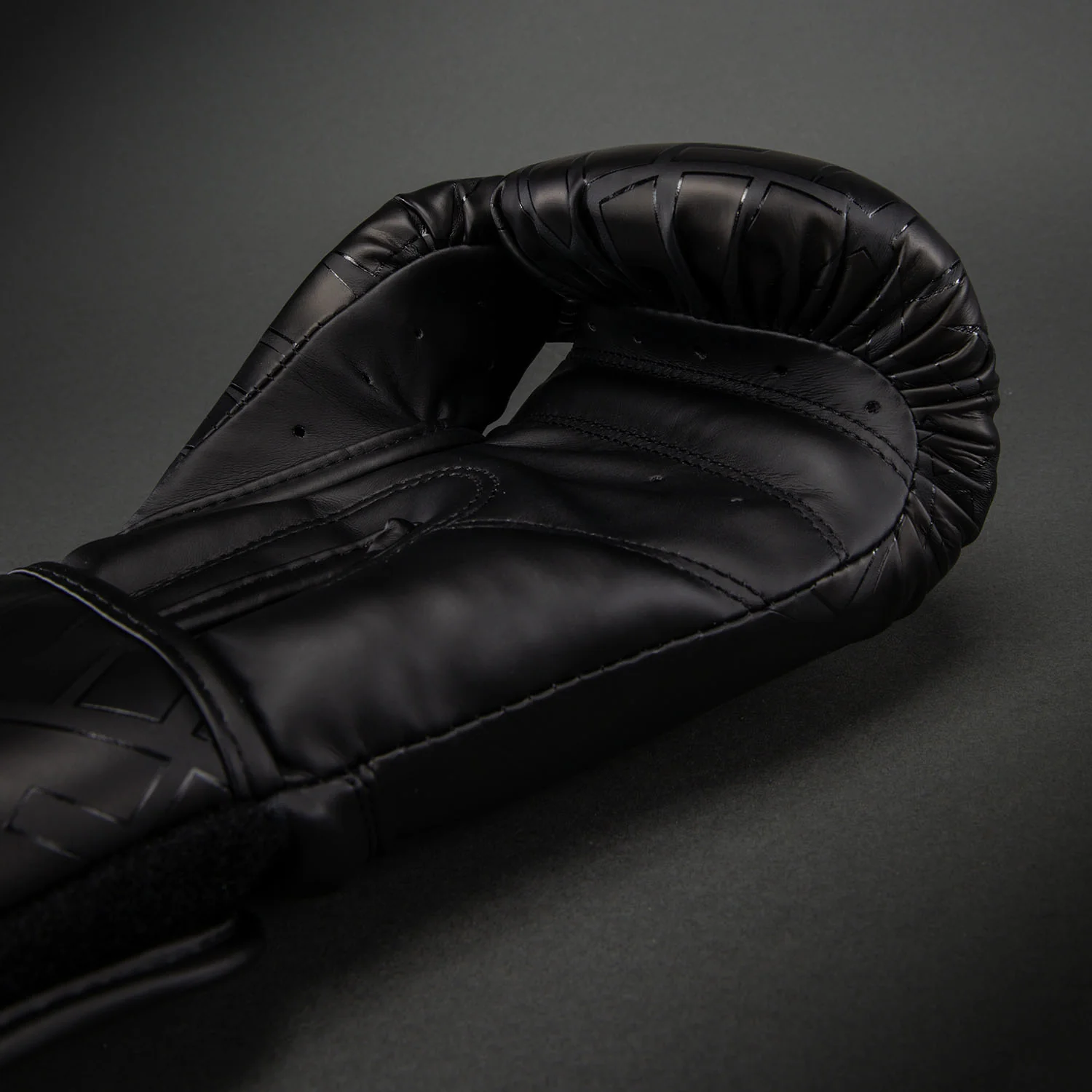 Venum Contender 1.5 XT 3D Boxing Gloves - Black/ Gold - Image 4
