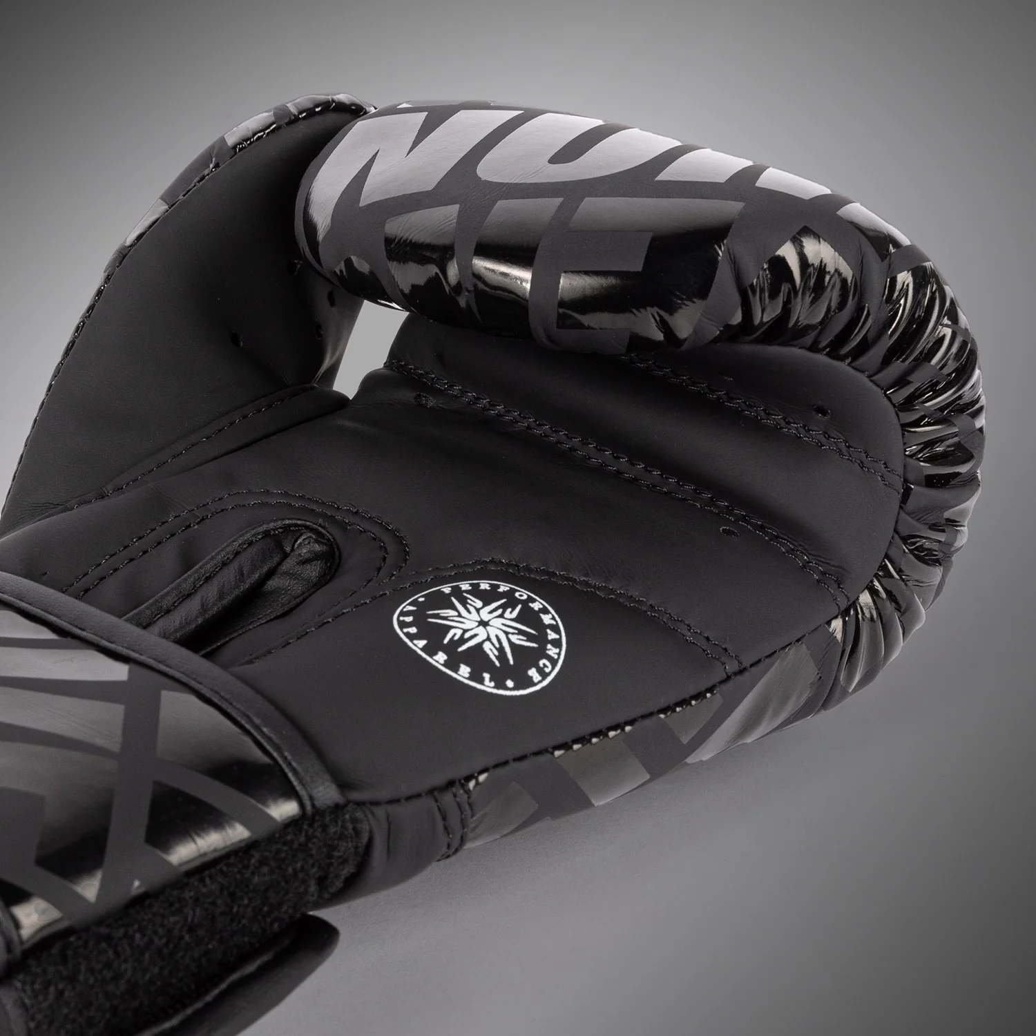 Venum Contender 1.5 XT Kids Boxing Gloves - Black - Image 4
