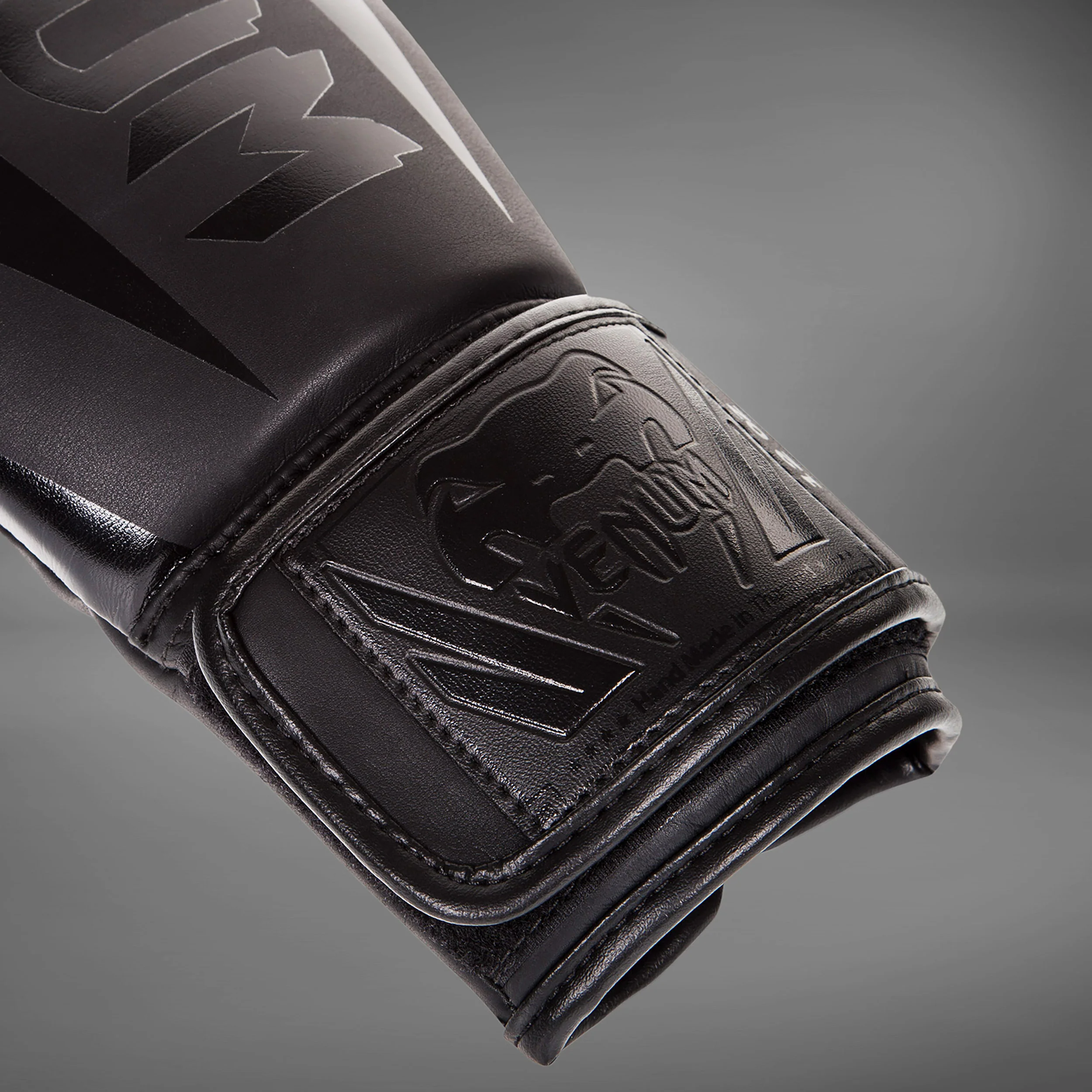 Venum Elite Boxing Gloves - Black - Image 3