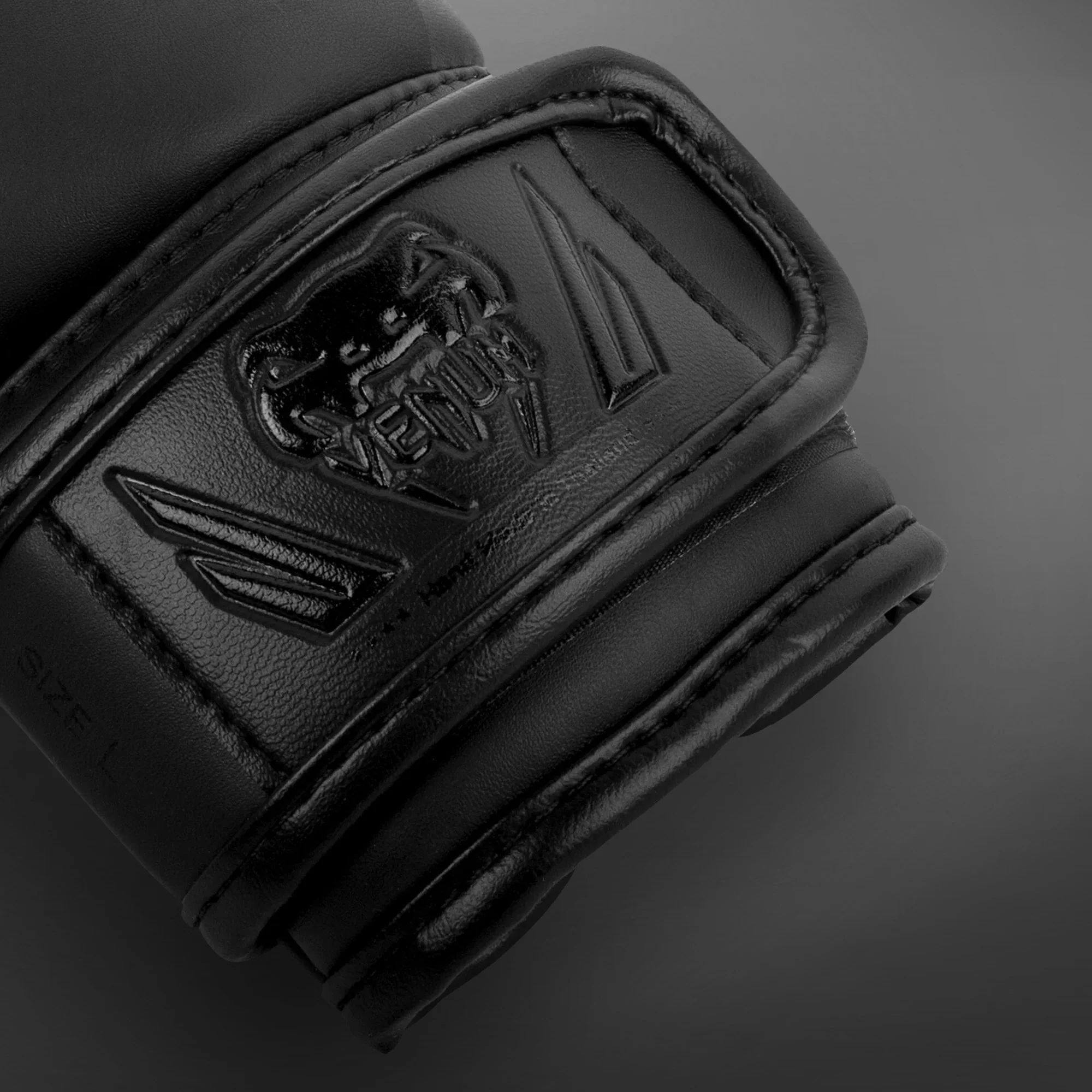 Venum Elite Boxing Gloves Kids - Exclusive - Image 3