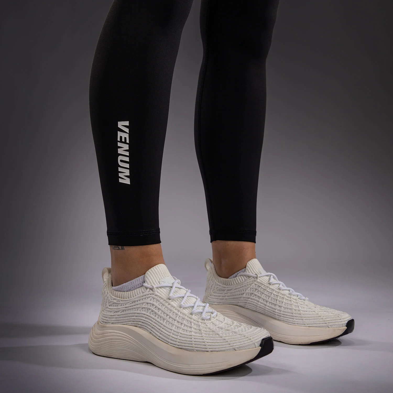 Venum Essential Lifestyle Leggings - Black - Image 5