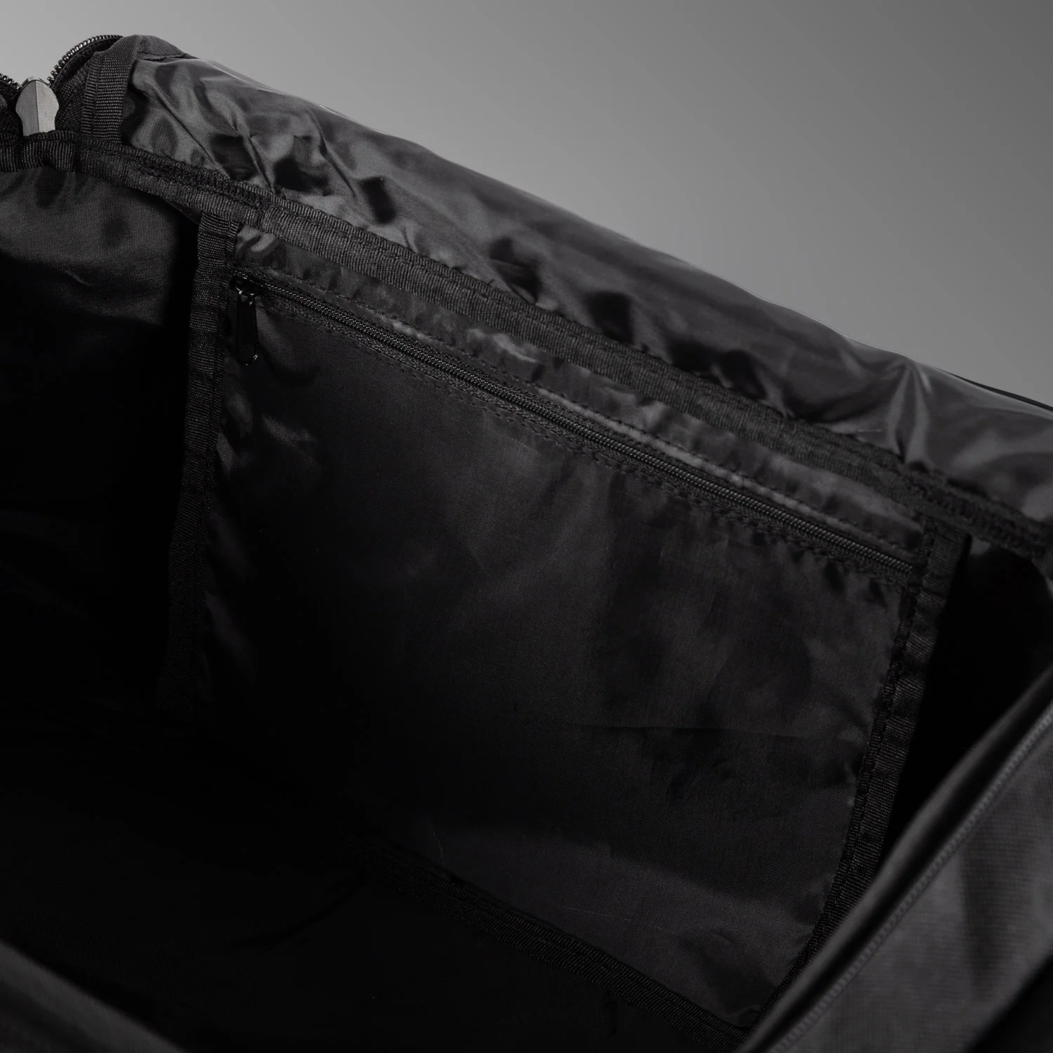 Venum Essential Sports Bag (26L) - Black - Image 5