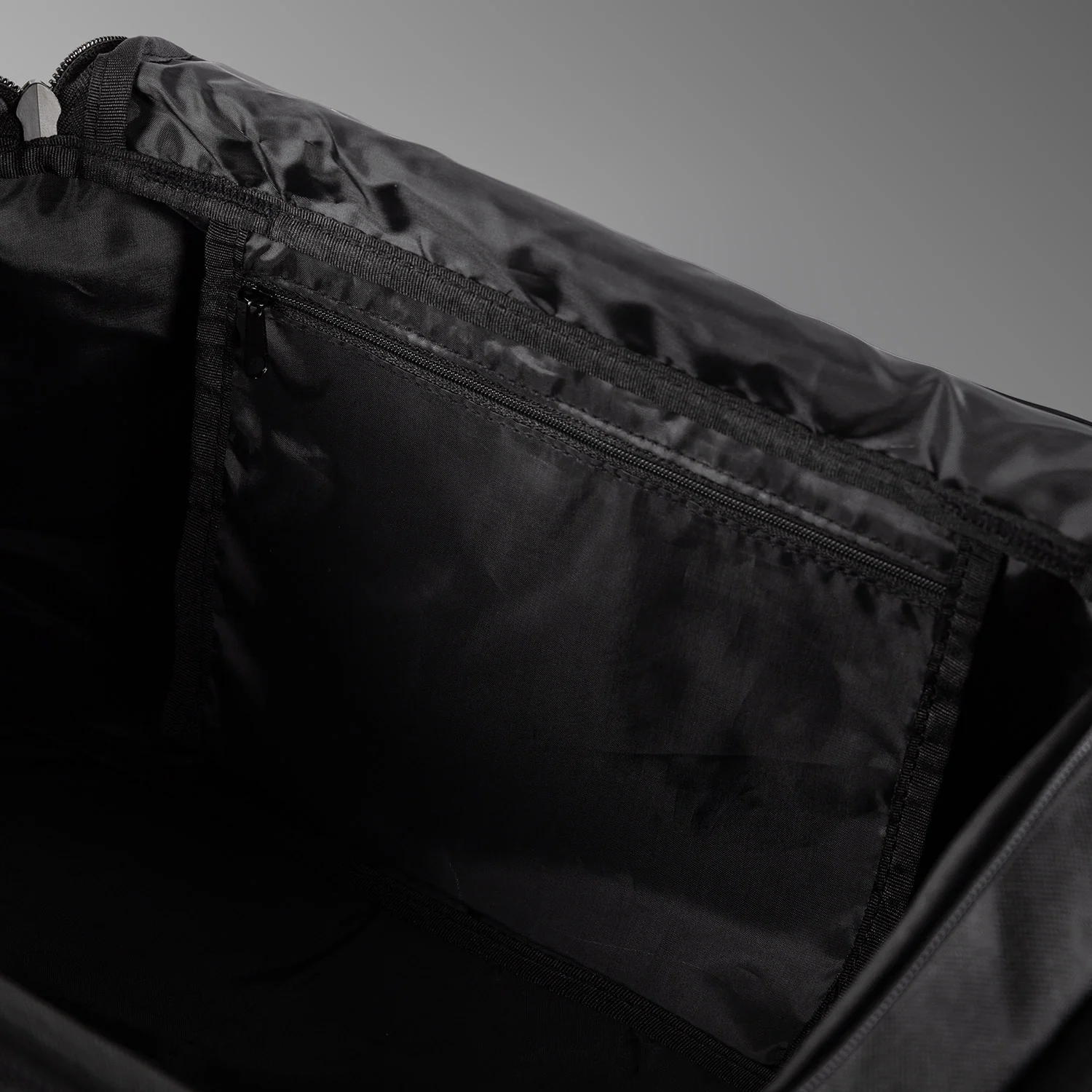 Venum Essential Sports Bag (37L) - Black - Image 5