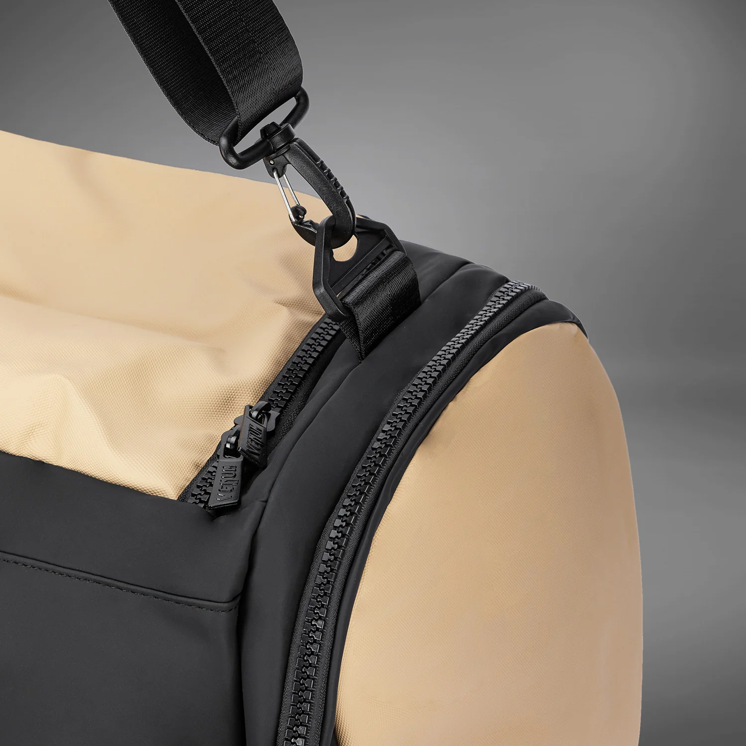 Venum Evo 2 Trainer Lite Duffle Bag (55-63L) - Black/Sand - Image 5