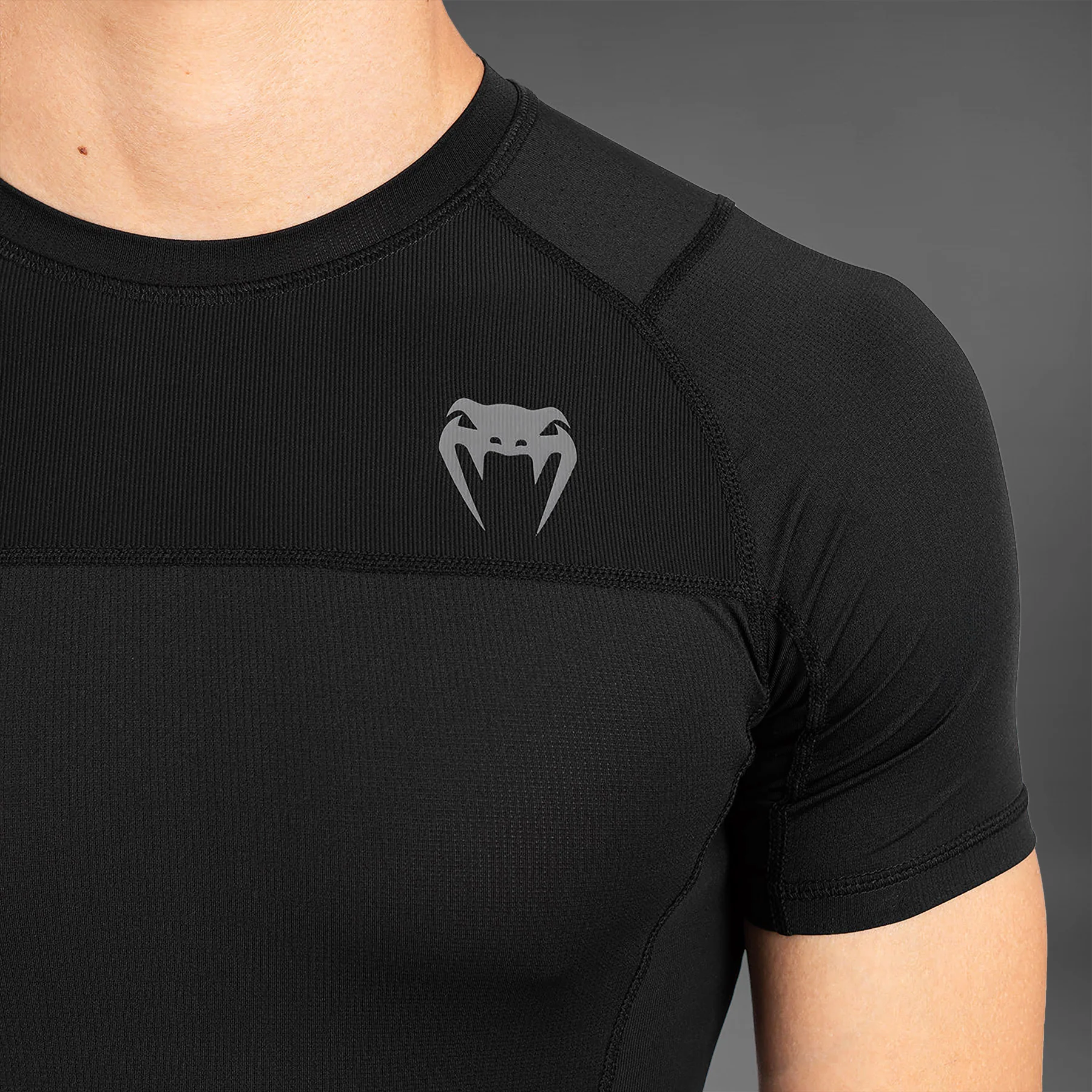 Venum G-Fit Air Rashguard Shortsleeve - Black - Image 4