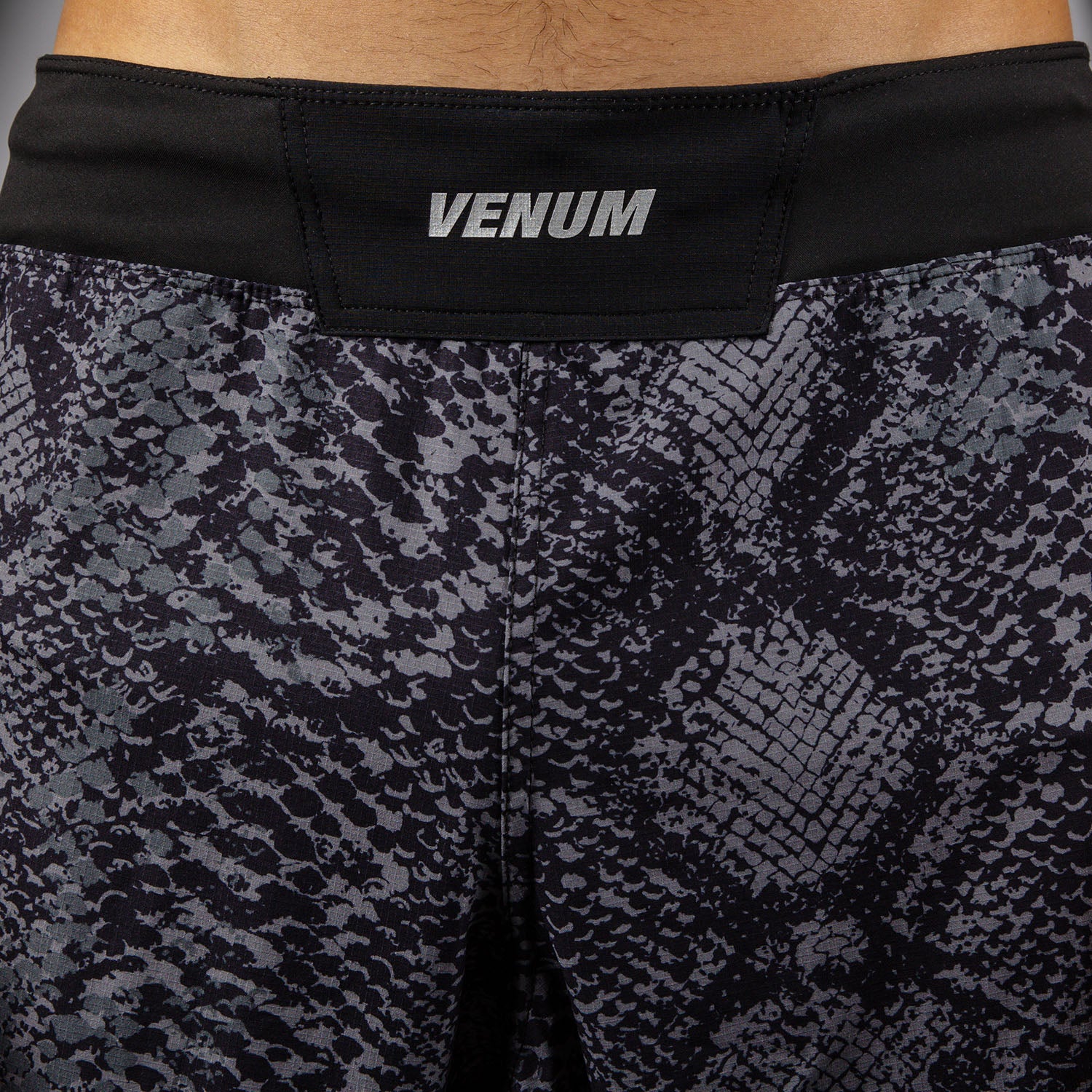 Venum G-Fit Scales Fightshorts - Black/ Charcoal Grey - Image 5