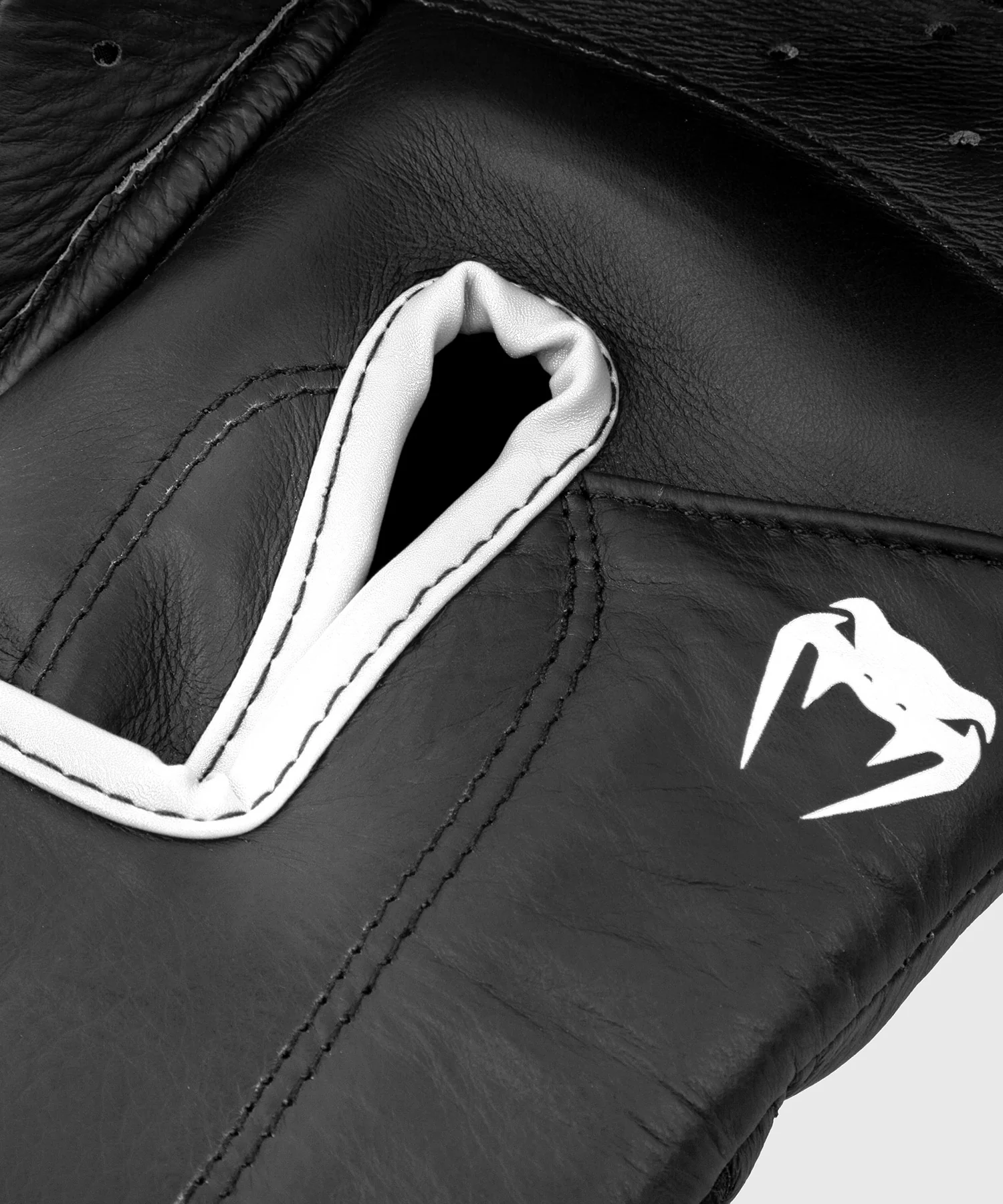 Venum Giant 2.0 Pro Boxing Gloves Velcro - Image 6