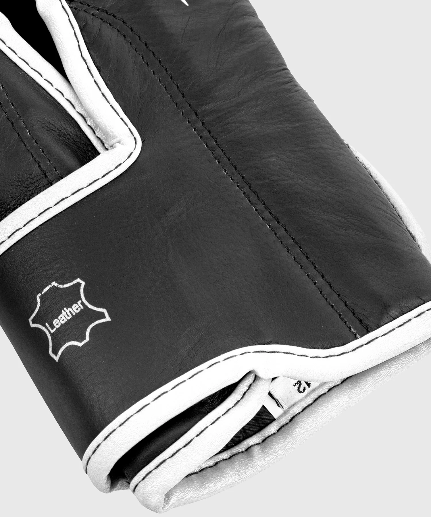 Venum Giant 2.0 Pro Boxing Gloves Velcro - Image 7