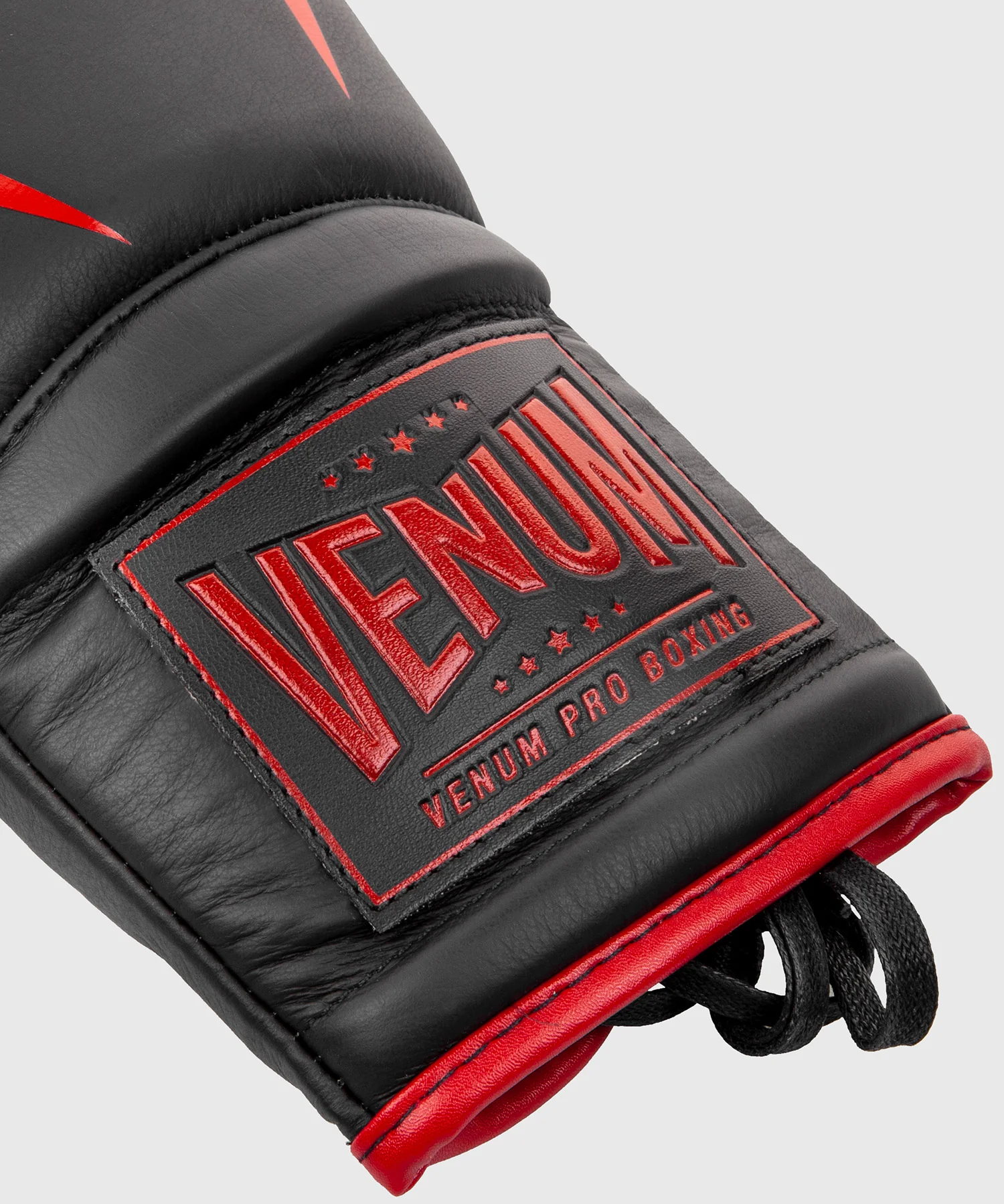 Venum Giant 2.0 Pro Boxing Gloves - With Laces - Black/Red - Image 4