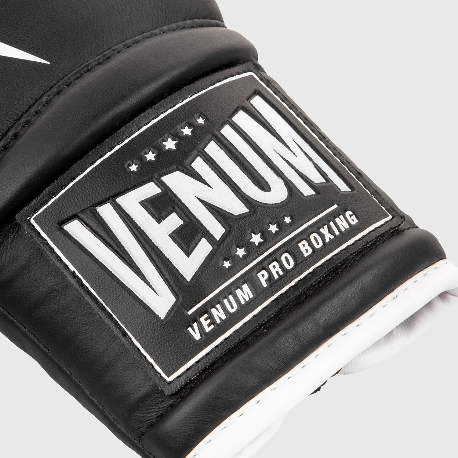 Venum Giant 2.0 Pro Boxing Gloves - With Laces - Image 3