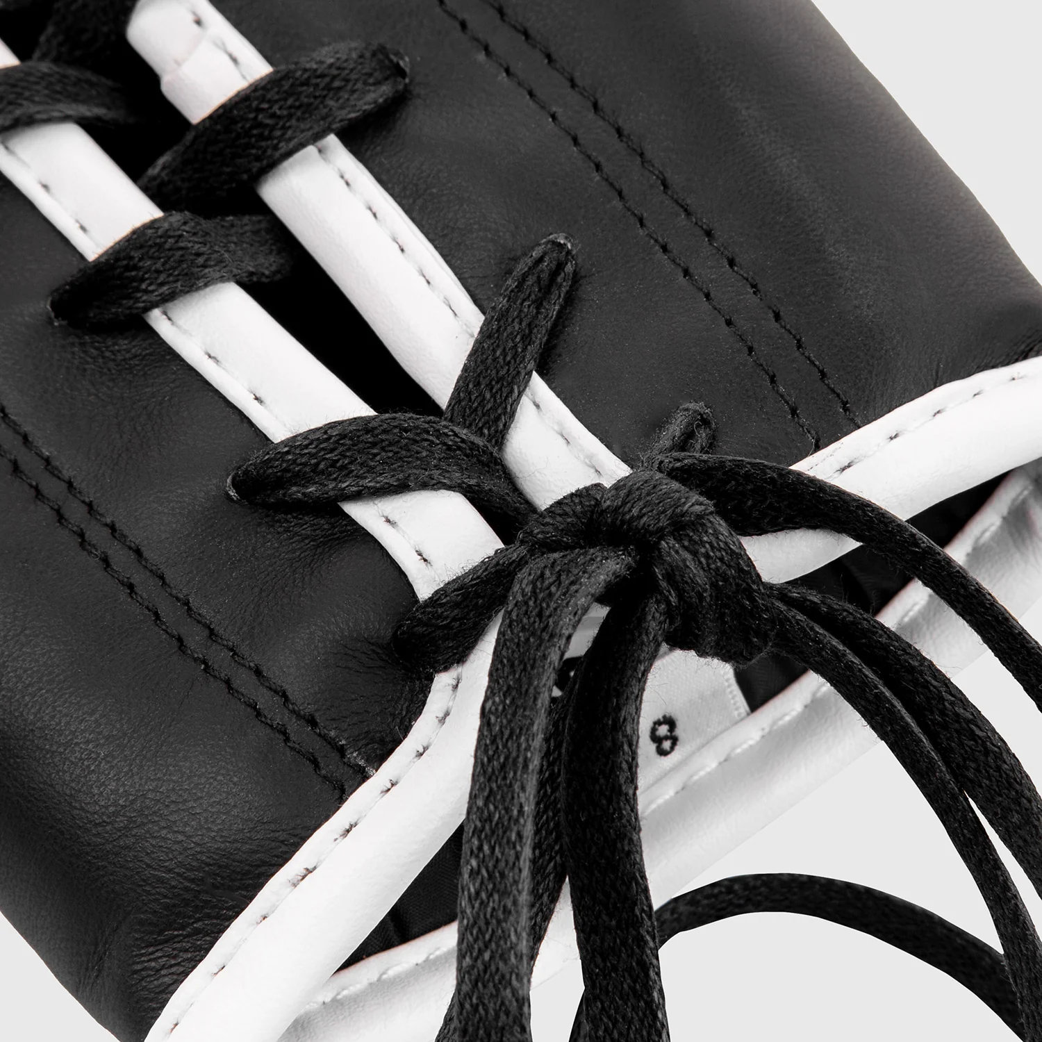 Venum Giant 2.0 Pro Boxing Gloves - With Laces - Image 4