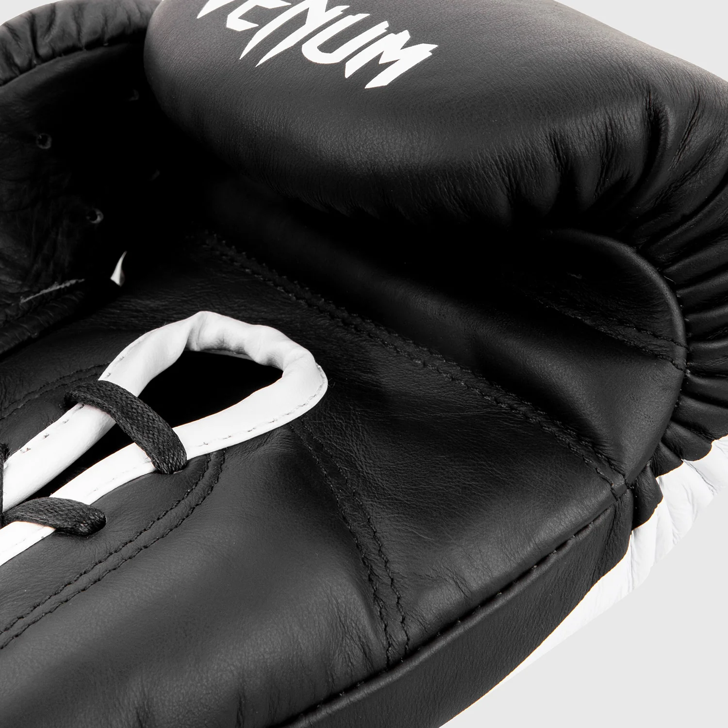 Venum Giant 2.0 Pro Boxing Gloves - With Laces - Image 5