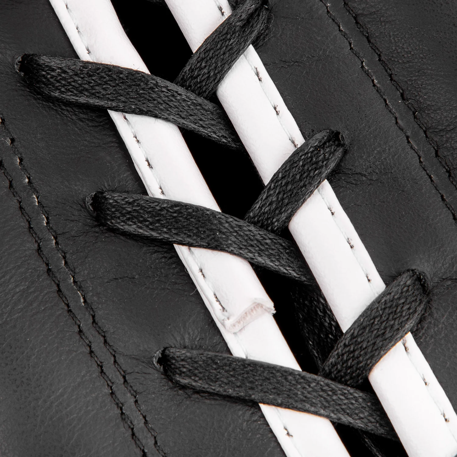 Venum Giant 2.0 Pro Boxing Gloves - With Laces - Image 6