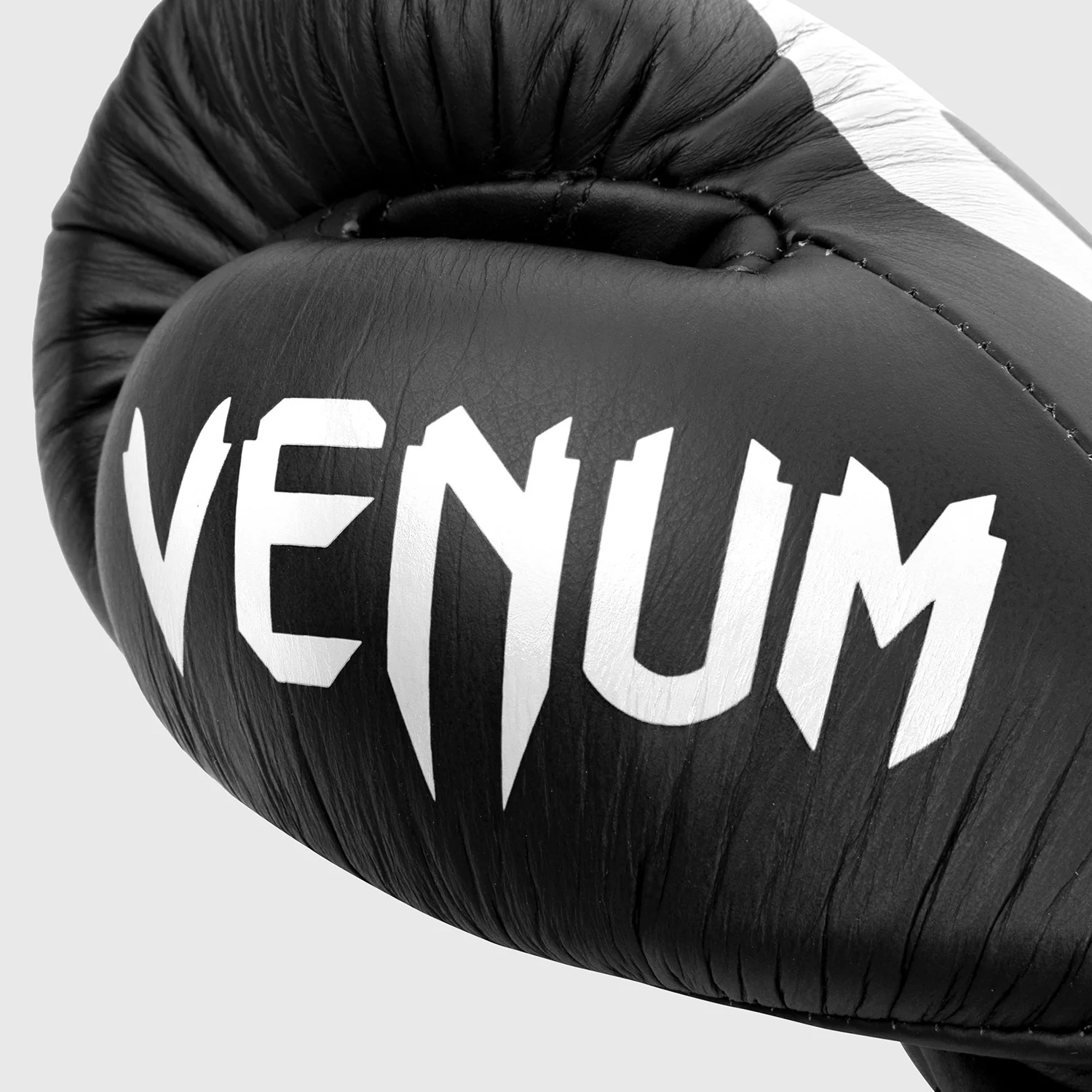 Venum Giant 2.0 Pro Boxing Gloves - With Laces - Image 7