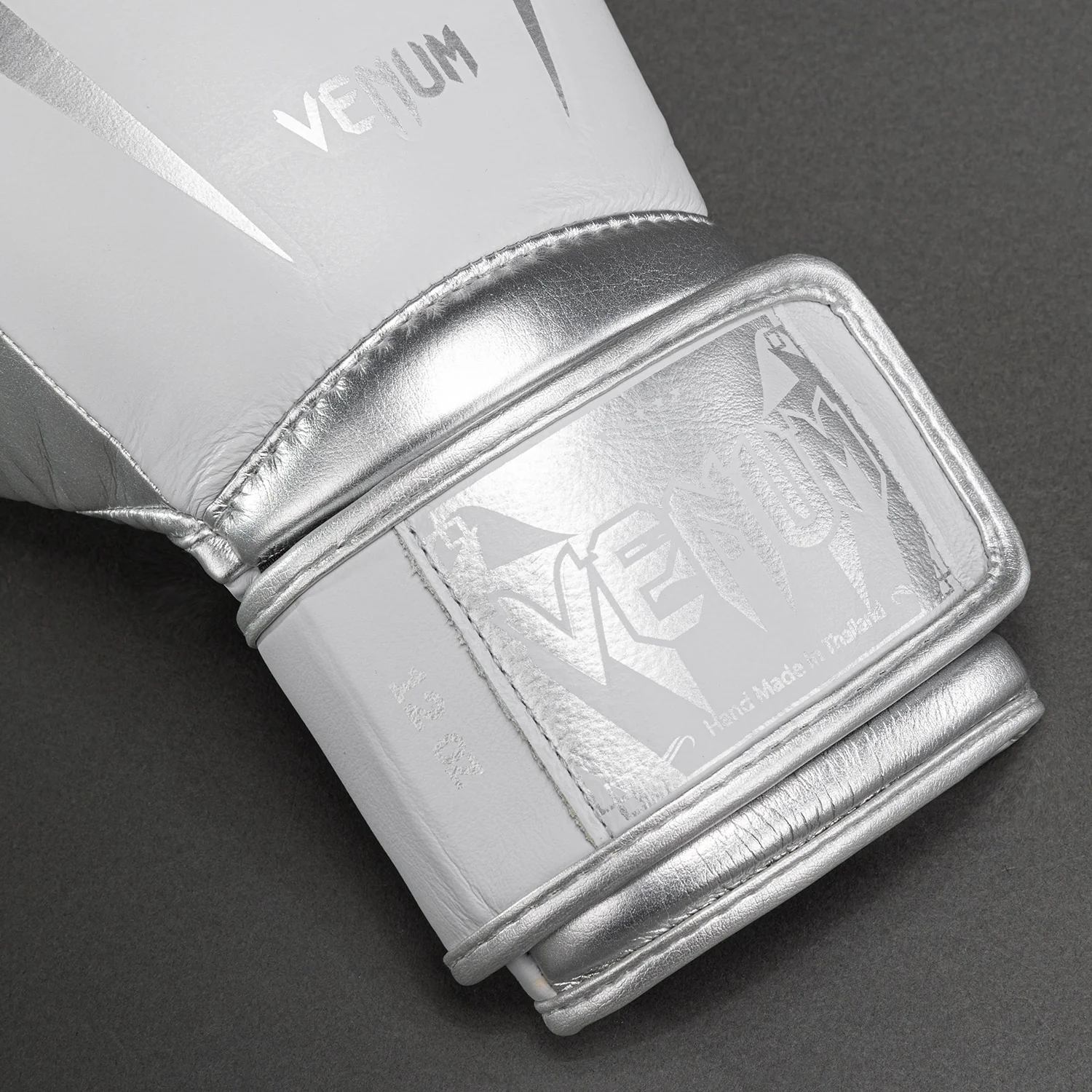 Venum Giant 3.0 Boxing Gloves - Grey/Silver - Image 3