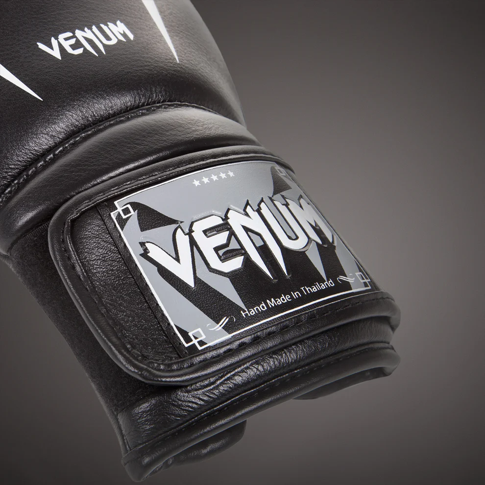 Venum Giant 3.0 Boxing Gloves - Nappa Leather Black - Image 3