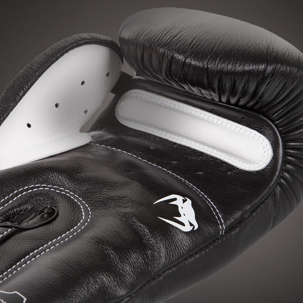 Venum Giant 3.0 Boxing Gloves - Nappa Leather Black - Image 4