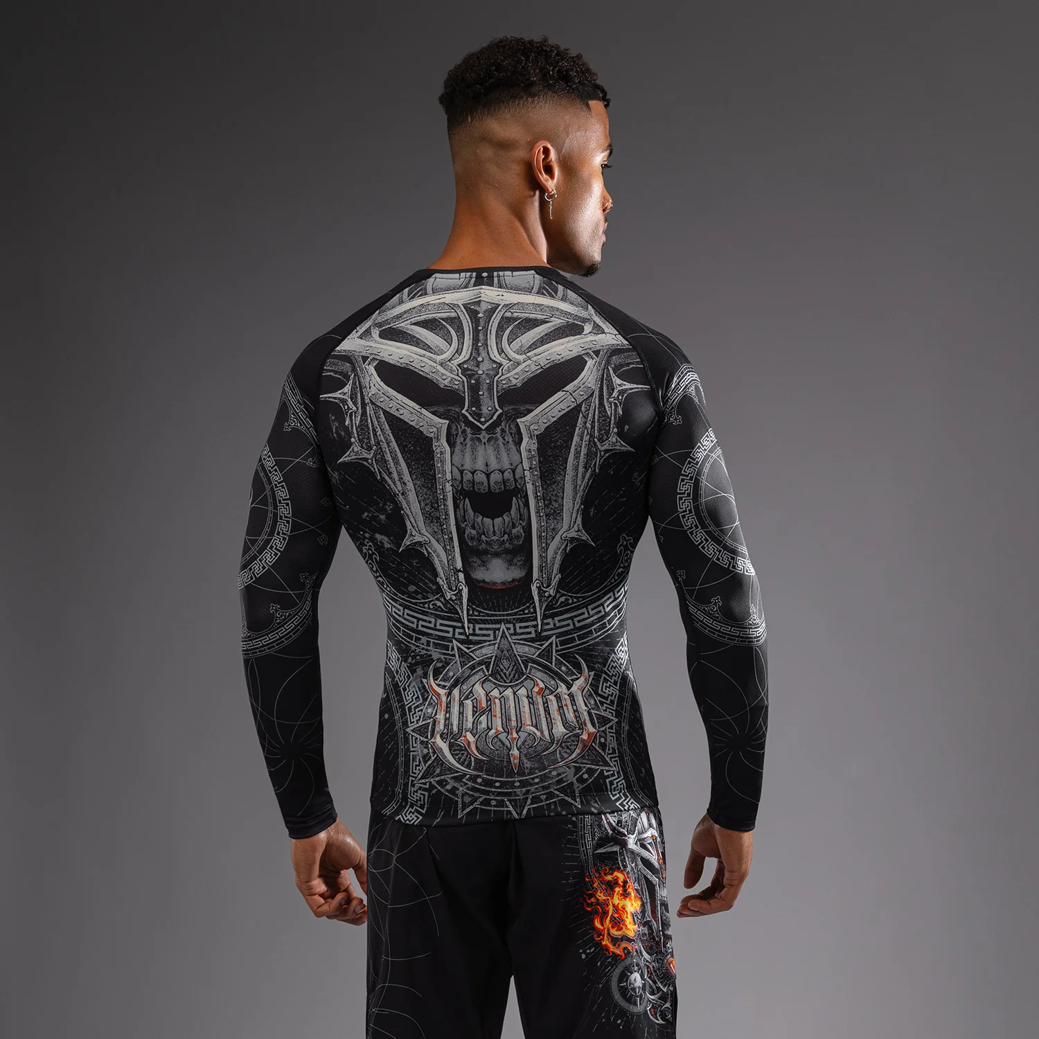Venum Gladiator 5.0 Men's Long Sleeve Rashguard - Black/Silver - Image 4