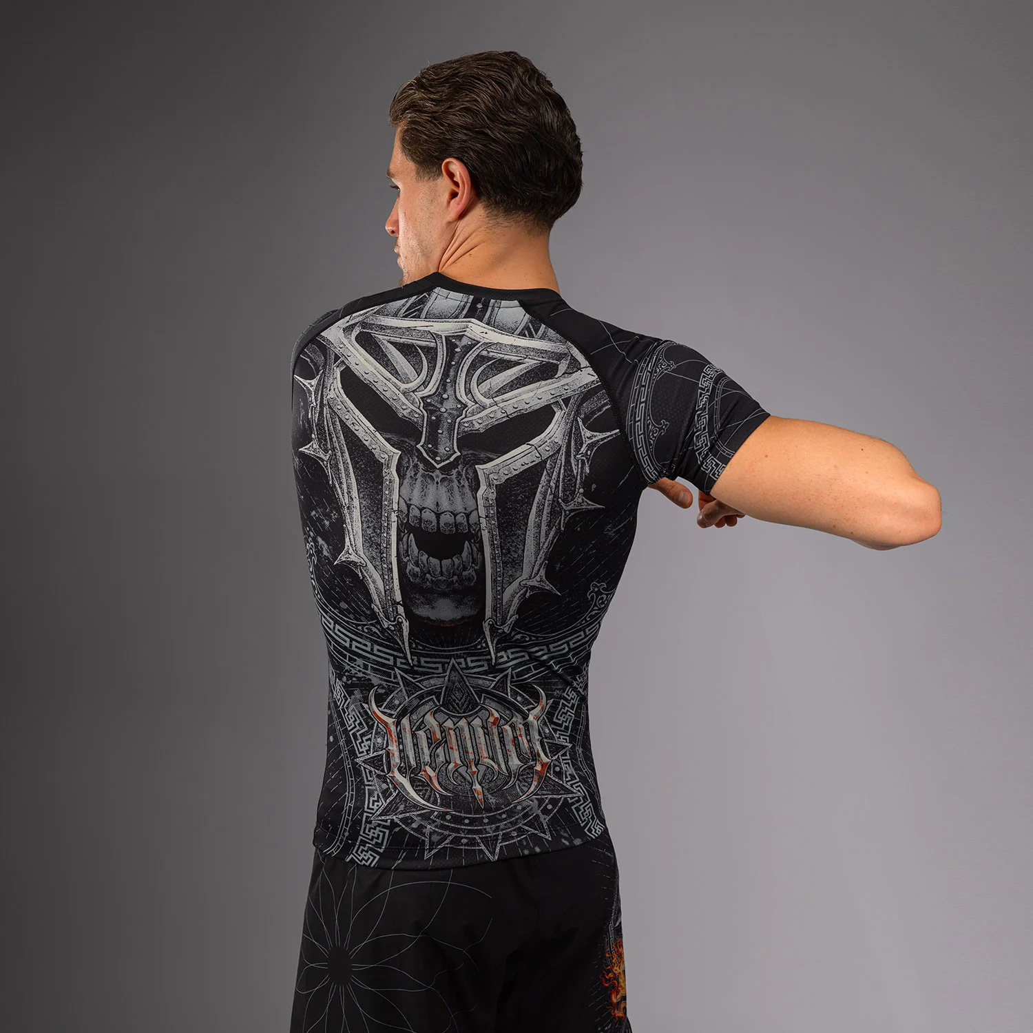 Venum Gladiator 5.0 Men's Short Sleeve Rashguard - Black/Silver - Image 4