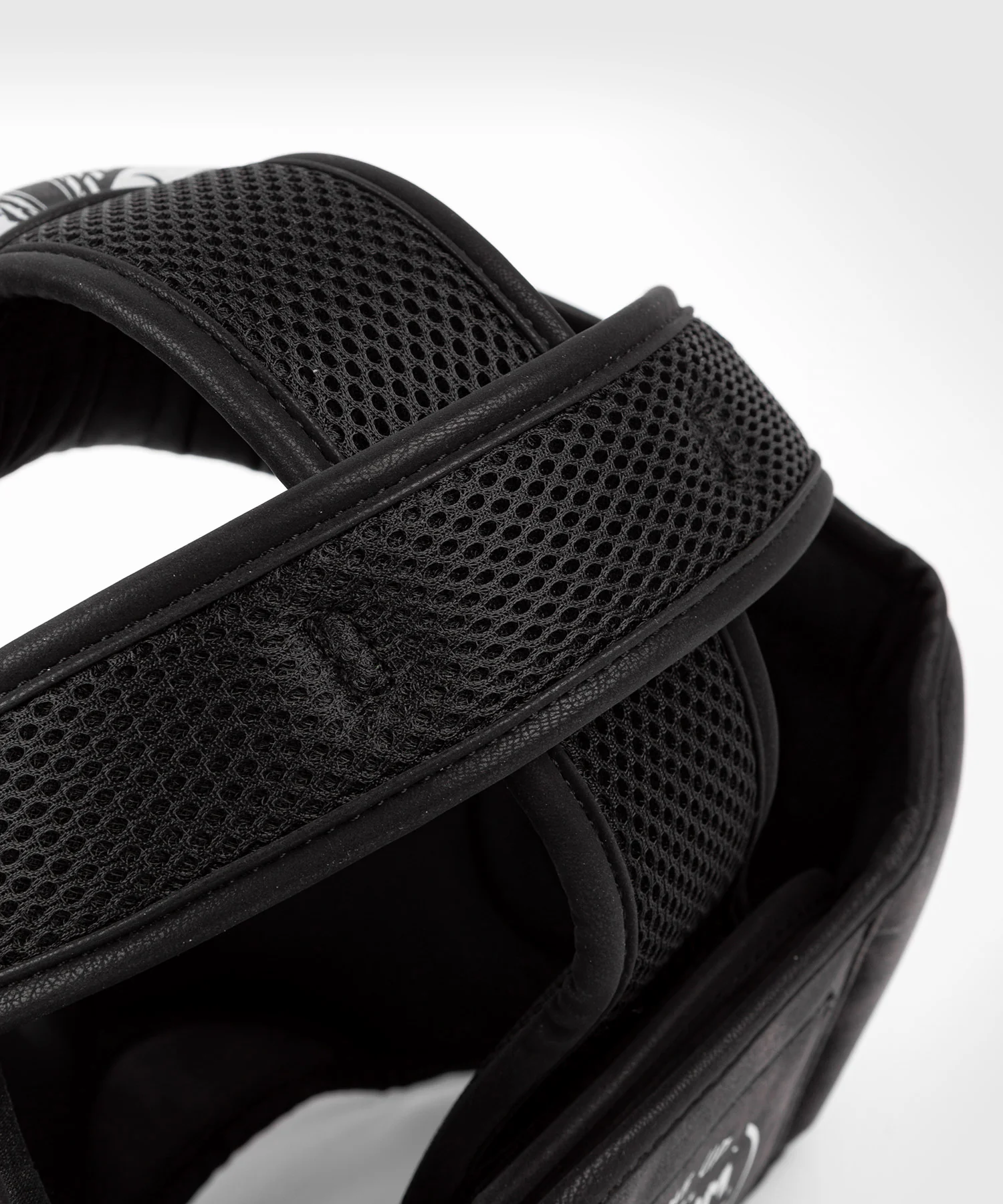 Venum GLDTR 4.0 Headgear - Image 5