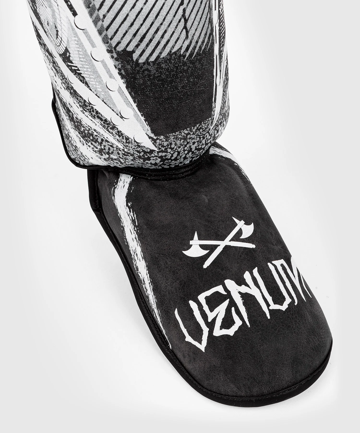 Venum GLDTR 4.0 Shinguards - Image 5