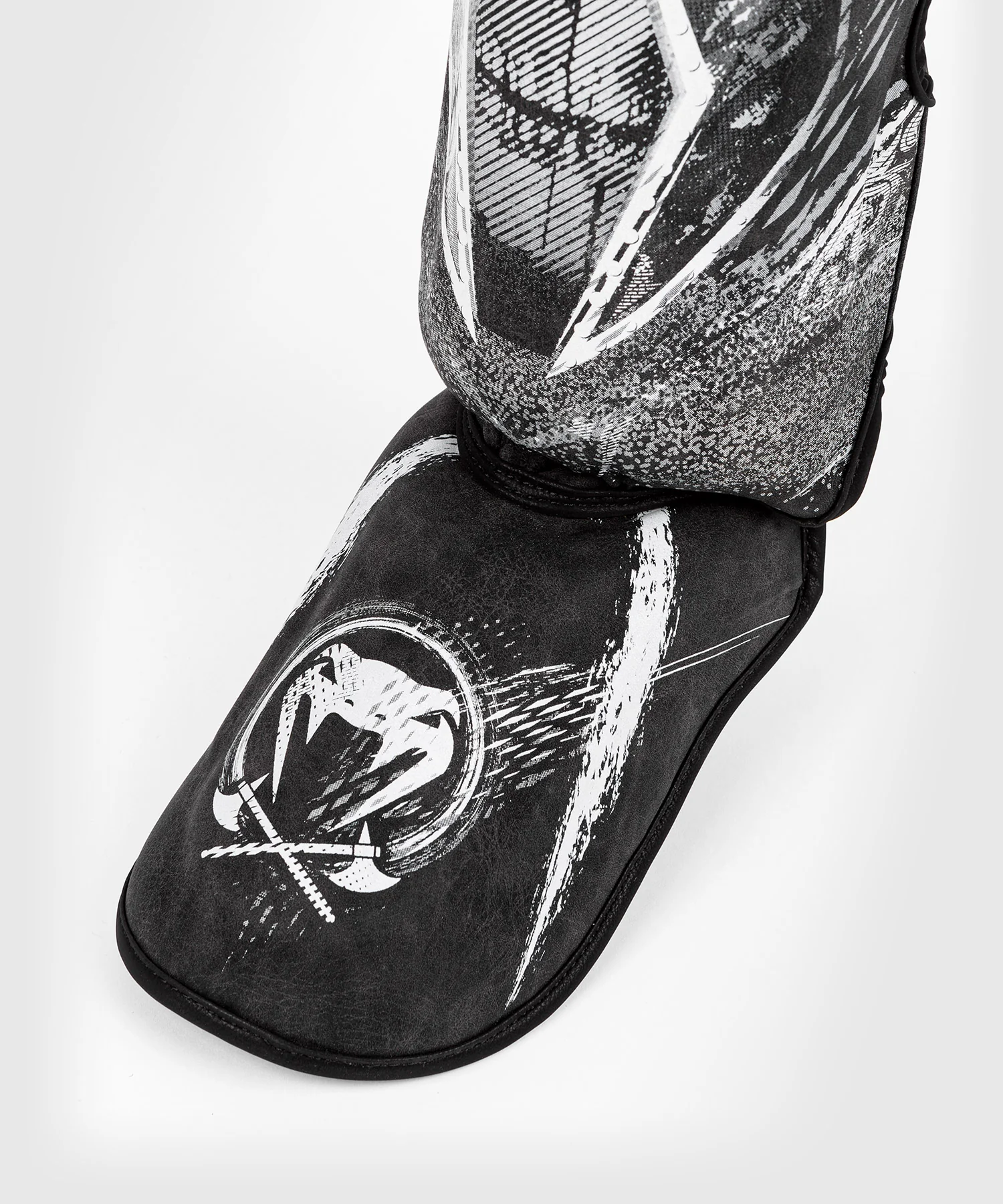 Venum GLDTR 4.0 Shinguards - Image 7