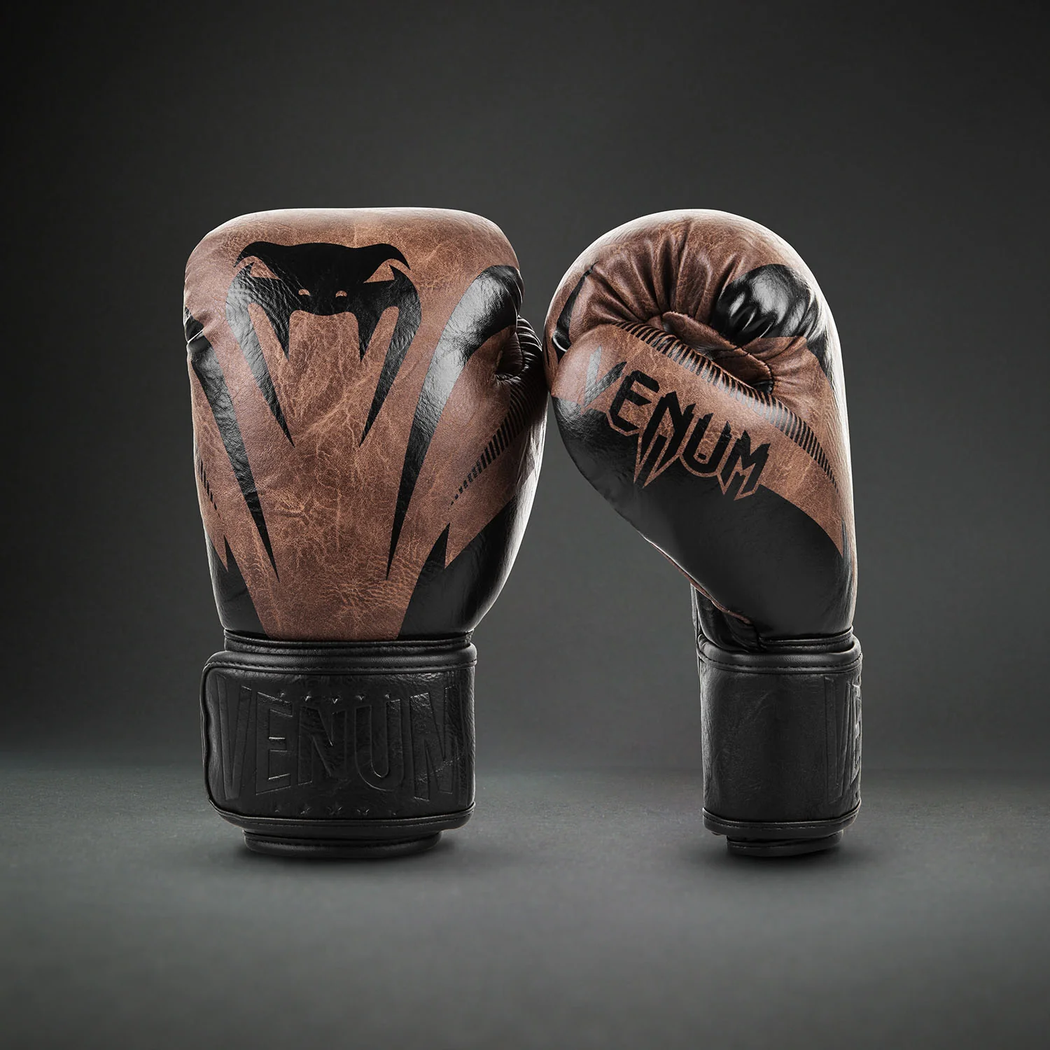 Venum Impact Boxing Gloves - Image 2