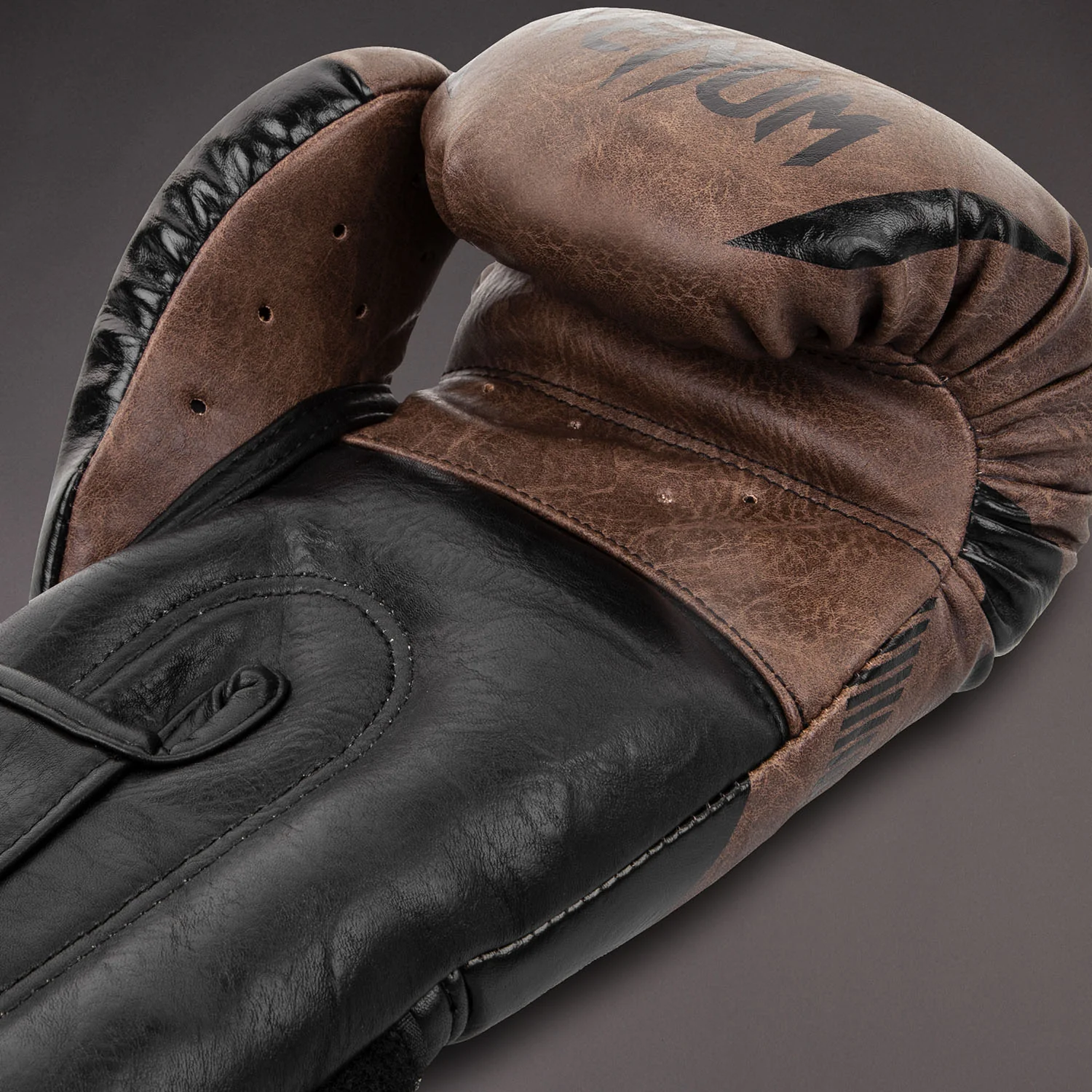 Venum Impact Boxing Gloves - Image 4