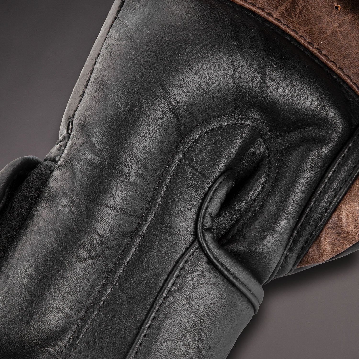 Venum Impact Boxing Gloves - Image 6