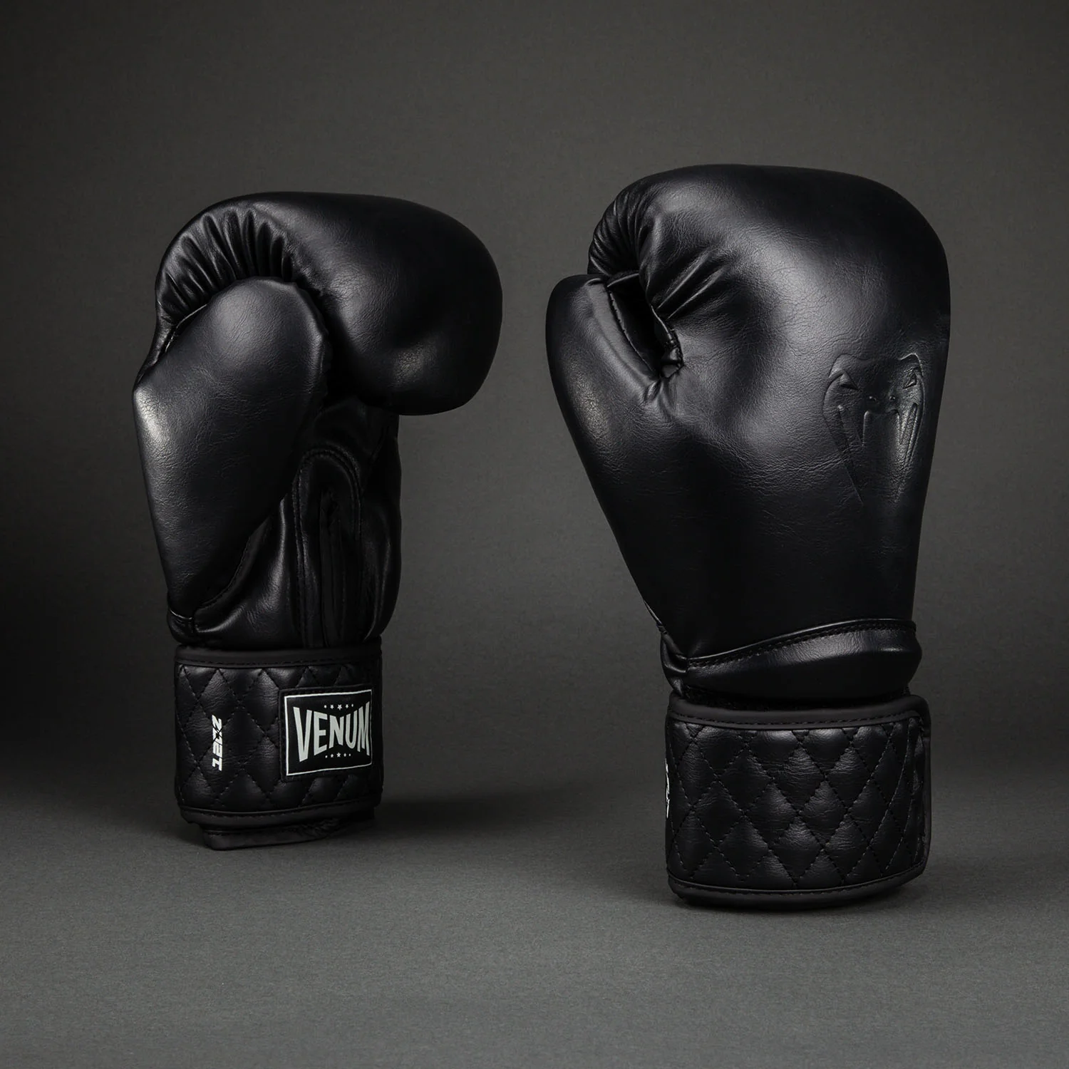 Venum Impact Classic Boxing Gloves - Black - Image 2