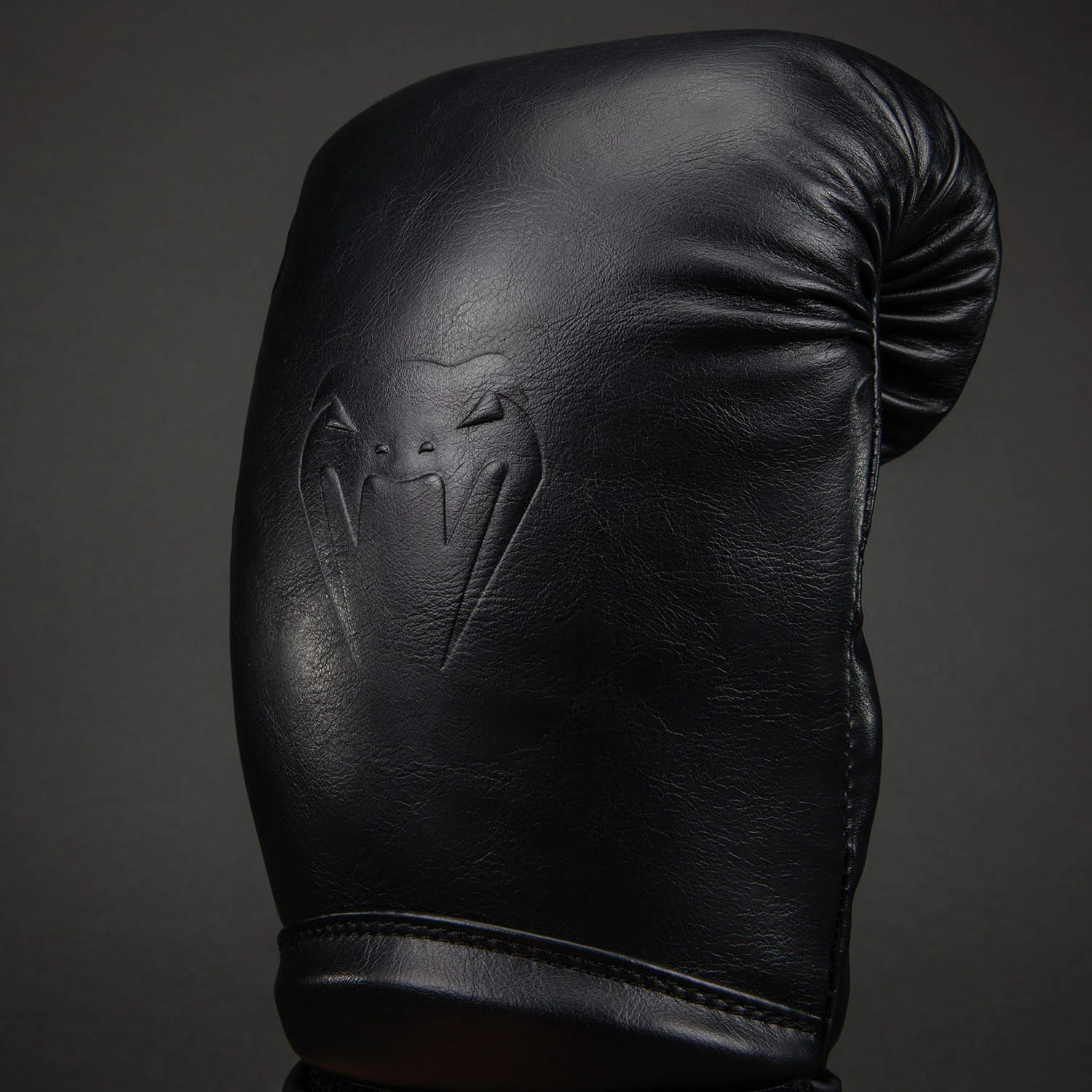 Venum Impact Classic Boxing Gloves - Black - Image 4
